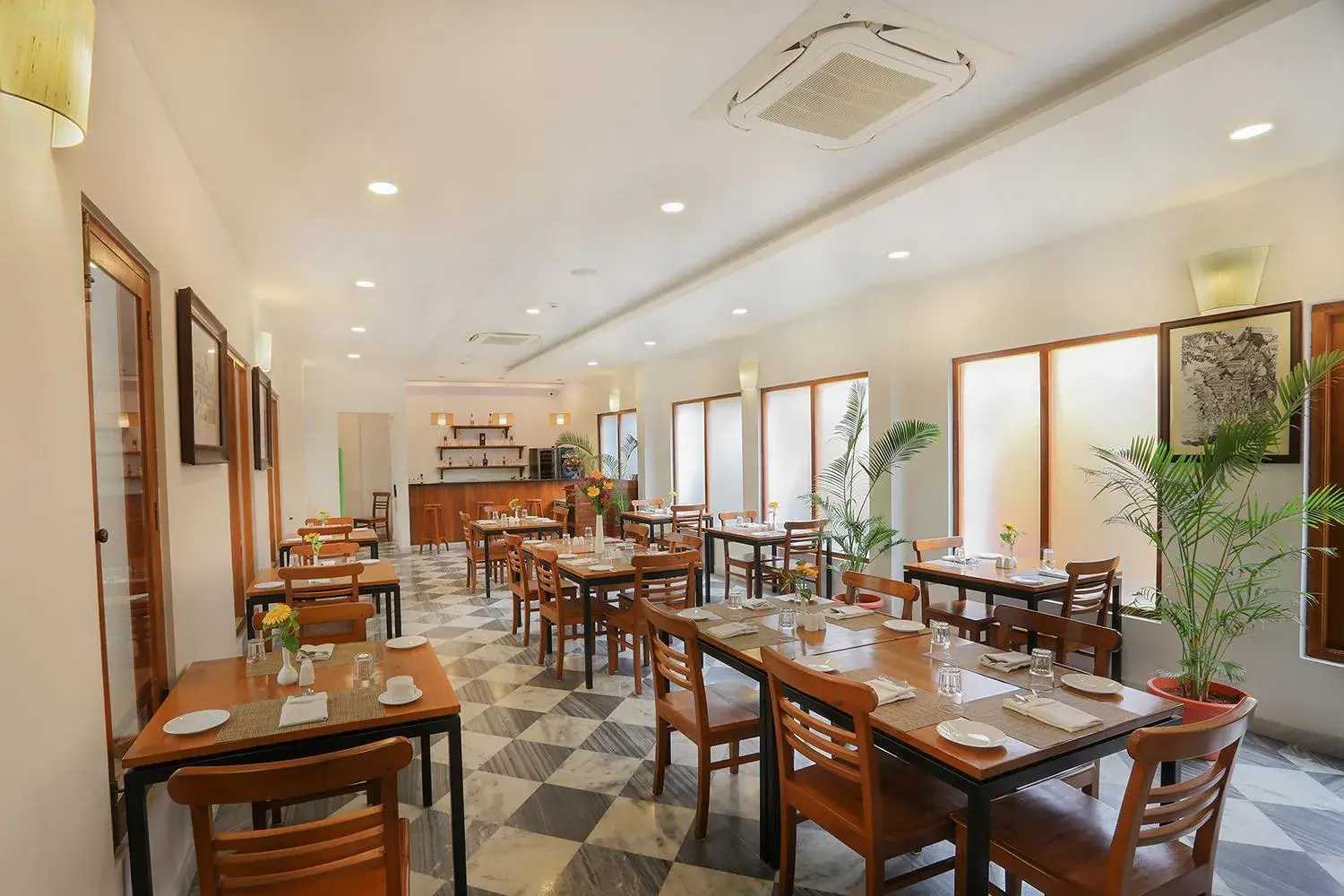 Restaurant/places to eat in Petit Palais Restaurant/places to eat in Petit Palais