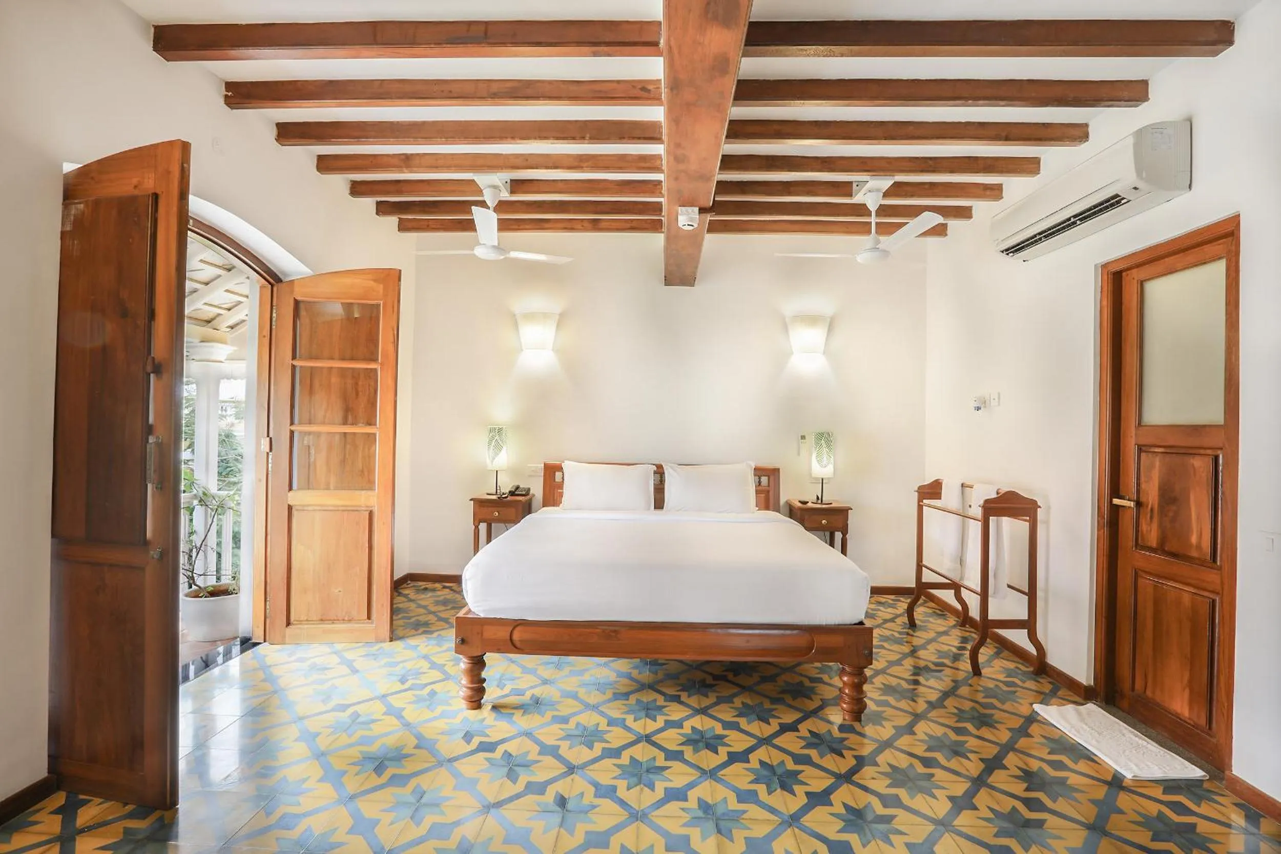 Balcony/Terrace, Bed in Petit Palais