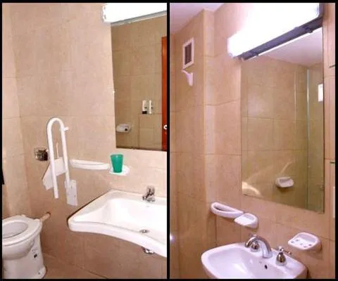 Toilet in Hotel Juramento