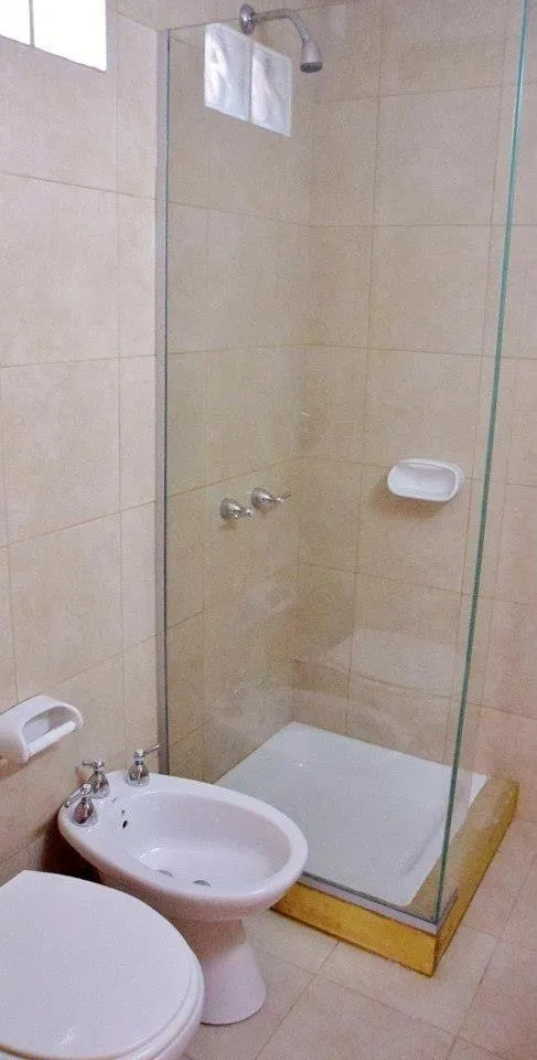 Shower in Hotel Juramento