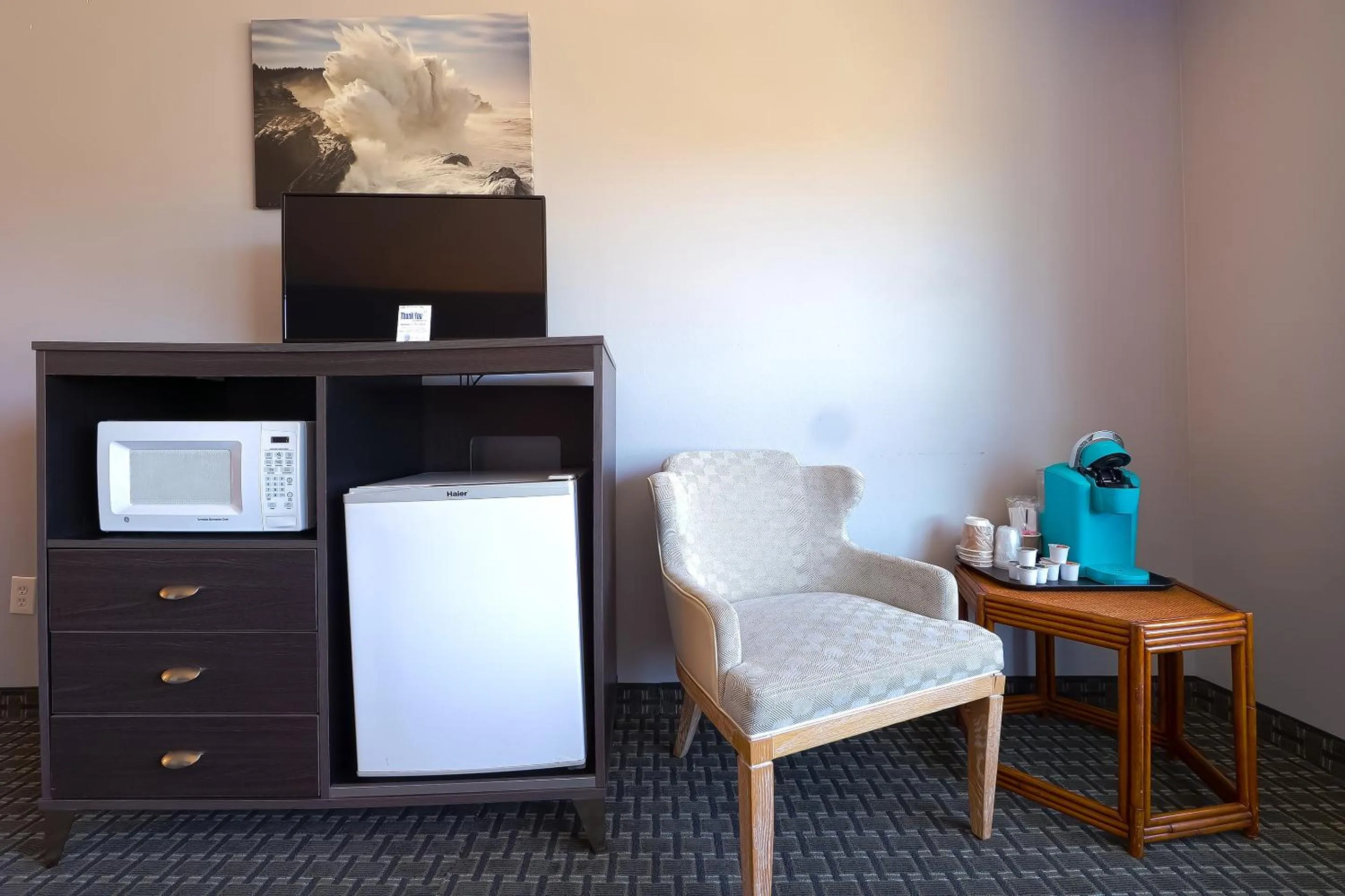 Bedroom in Waves Hotel NYE Beach - Newport OR