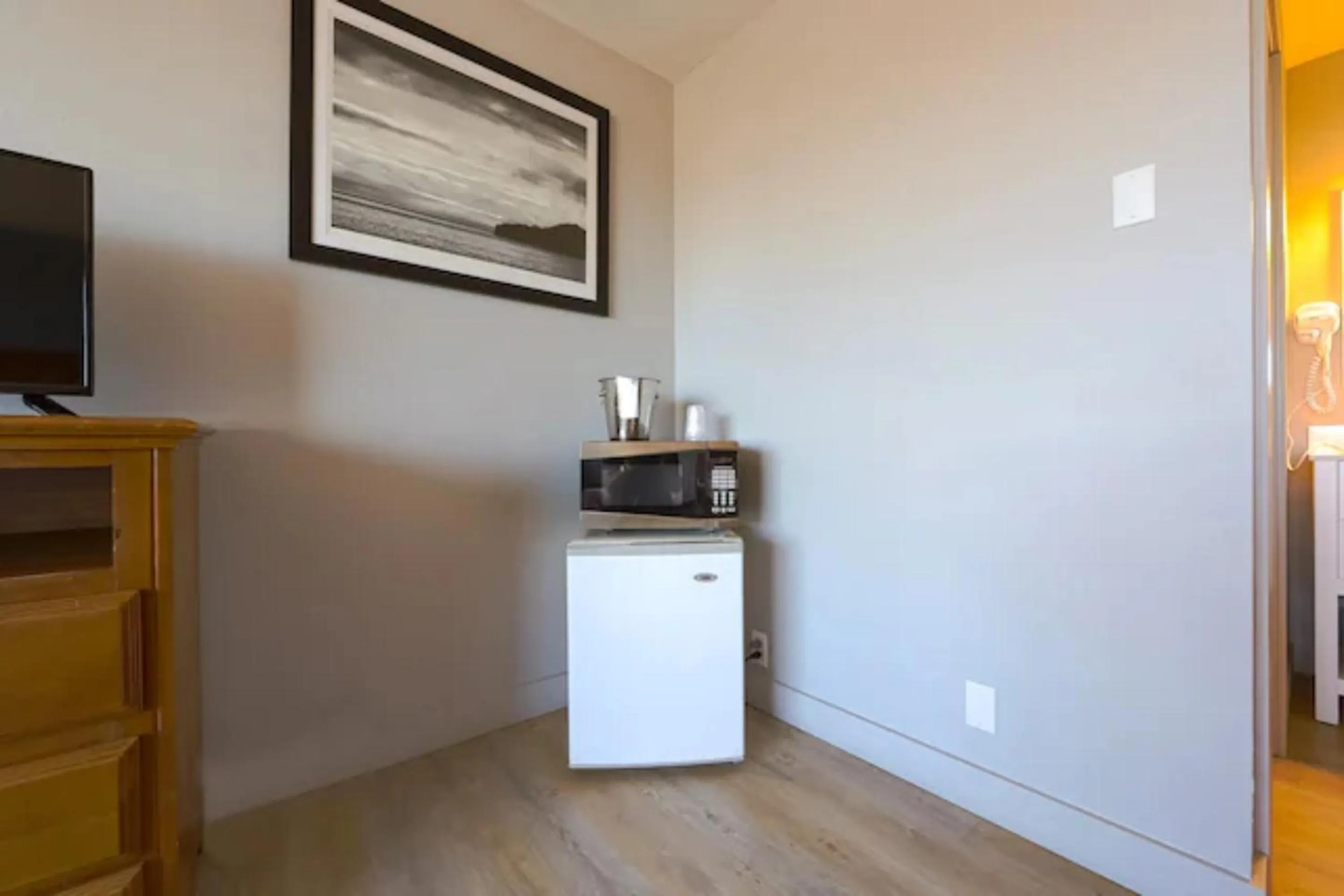 Bedroom in Waves Hotel NYE Beach - Newport OR