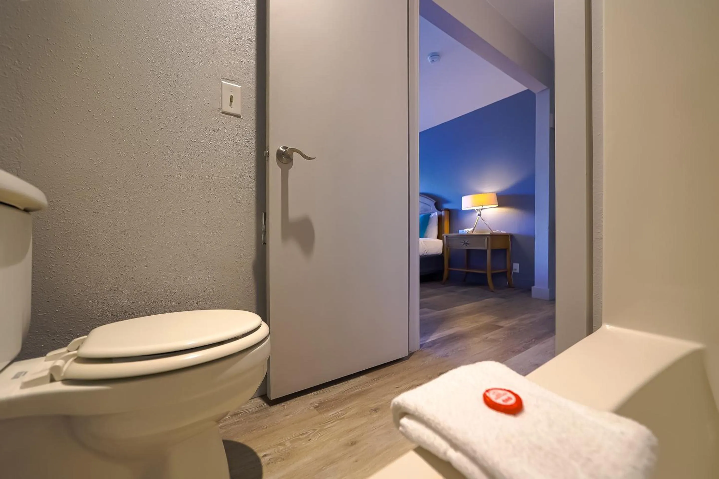 Bathroom in Waves Hotel NYE Beach - Newport OR