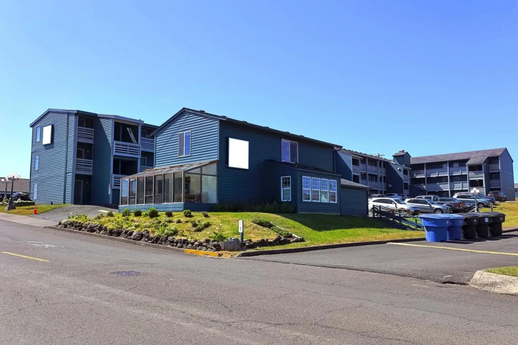 Facade/entrance in Waves Hotel NYE Beach - Newport OR