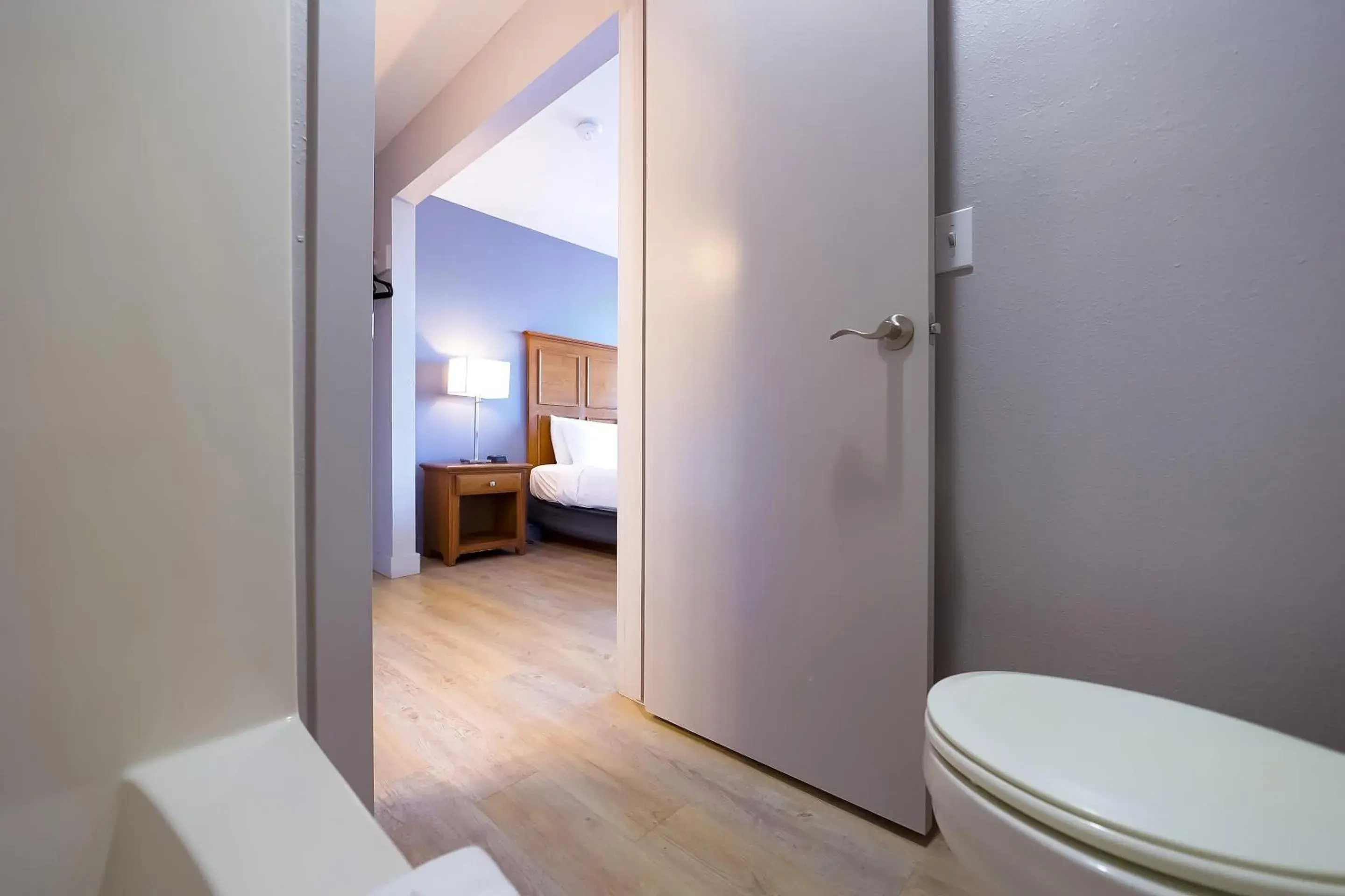 Bathroom, Bed in Waves Hotel NYE Beach - Newport OR Bathroom, Bed in Waves Hotel NYE Beach - Newport OR