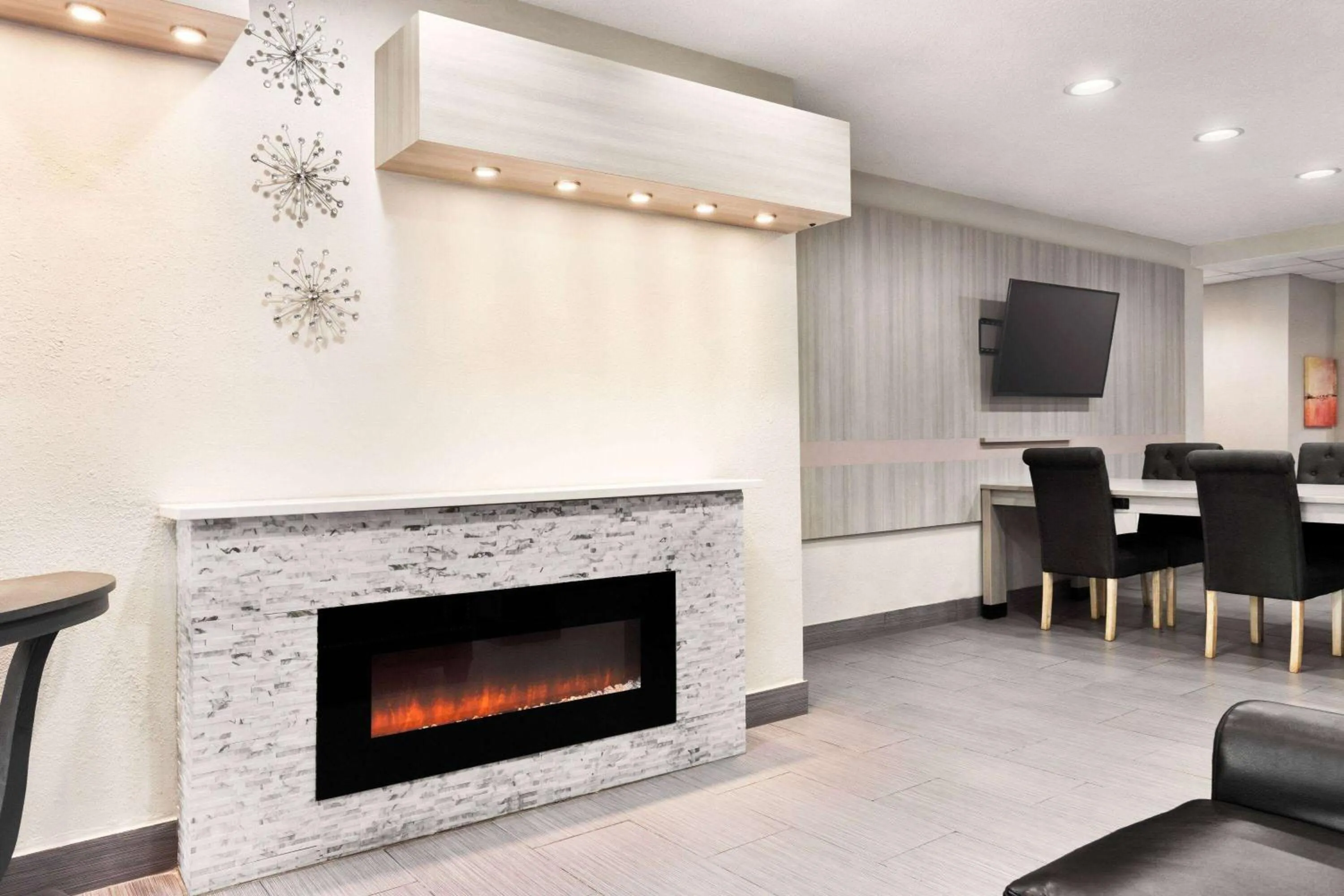 Lobby or reception in Microtel Inn & Suites by Wyndham Florence/Cincinnati Airpo