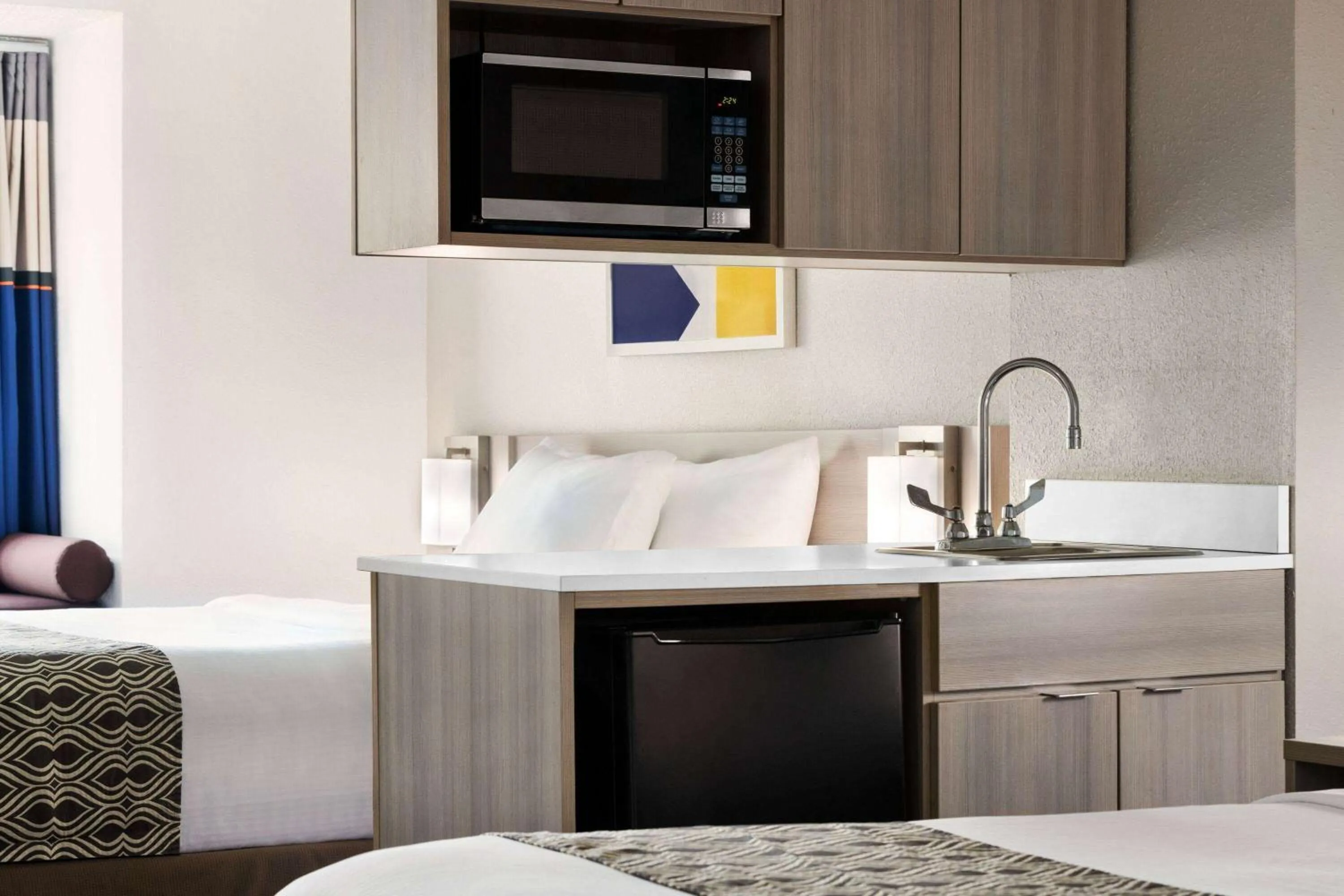 Bed in Microtel Inn & Suites by Wyndham Florence/Cincinnati Airpo