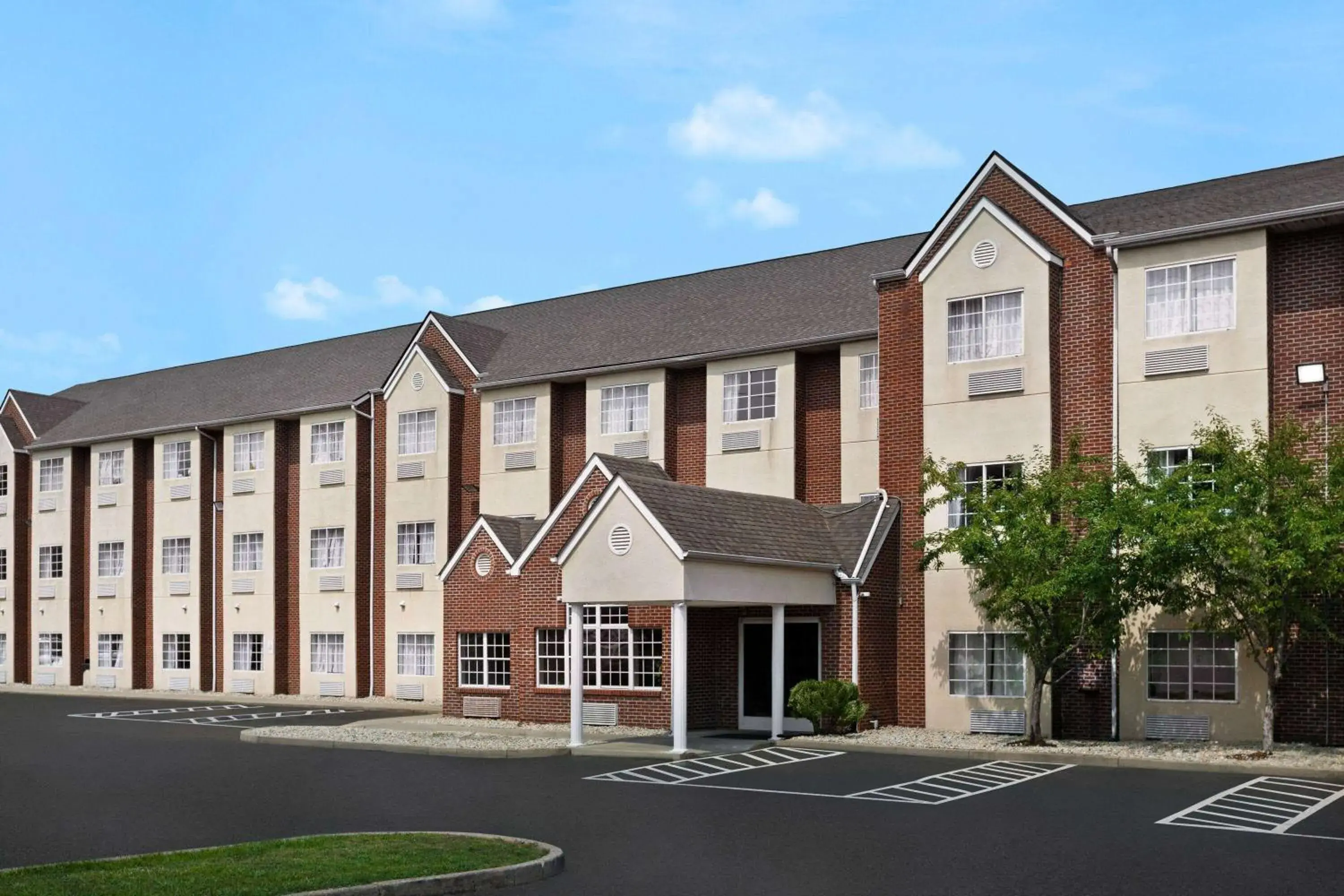 Property building in Microtel Inn & Suites by Wyndham Florence/Cincinnati Airpo Property building in Microtel Inn & Suites by Wyndham Florence/Cincinnati Airpo
