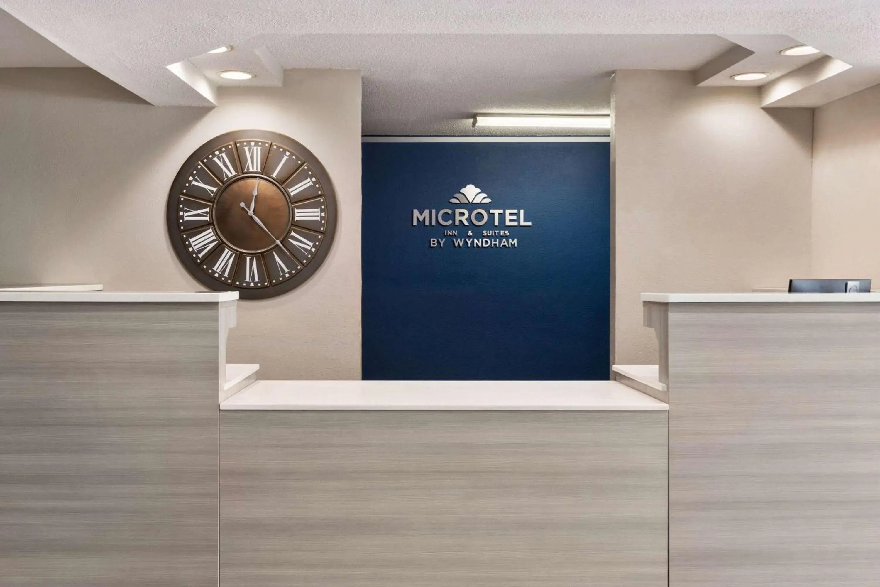 Lobby or reception in Microtel Inn & Suites by Wyndham Florence/Cincinnati Airpo Lobby or reception in Microtel Inn & Suites by Wyndham Florence/Cincinnati Airpo