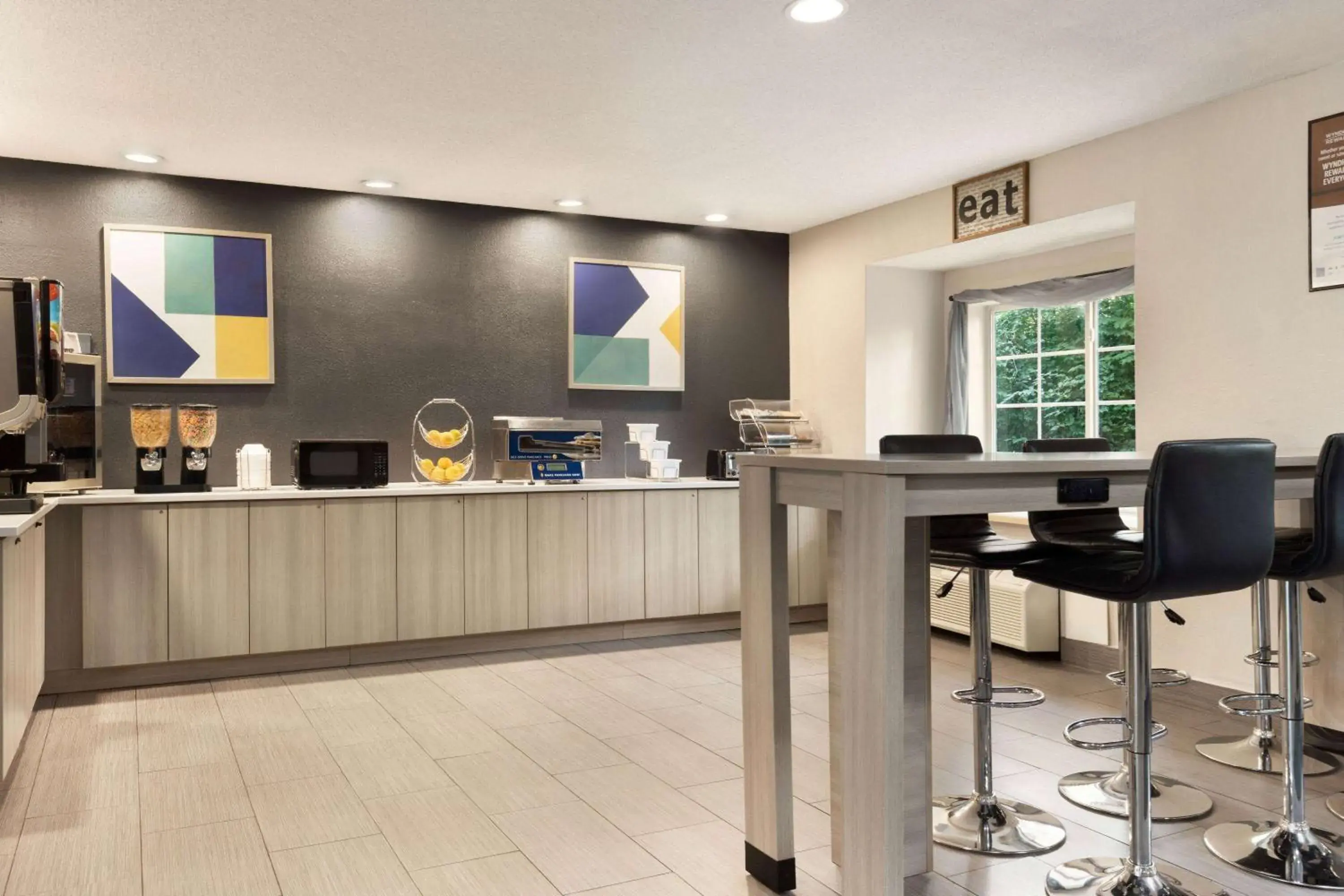 Restaurant/places to eat in Microtel Inn & Suites by Wyndham Florence/Cincinnati Airpo Restaurant/places to eat in Microtel Inn & Suites by Wyndham Florence/Cincinnati Airpo
