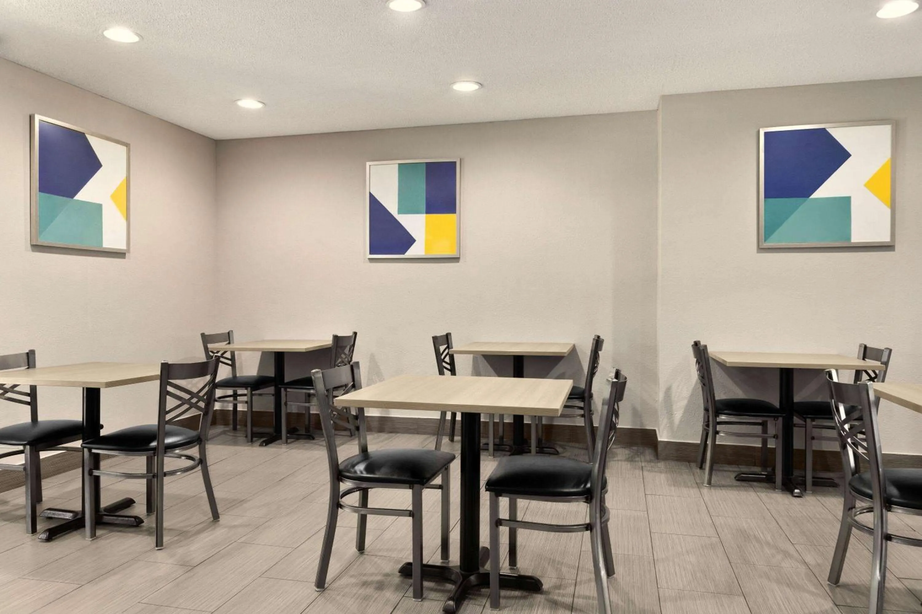 Restaurant/places to eat in Microtel Inn & Suites by Wyndham Florence/Cincinnati Airpo