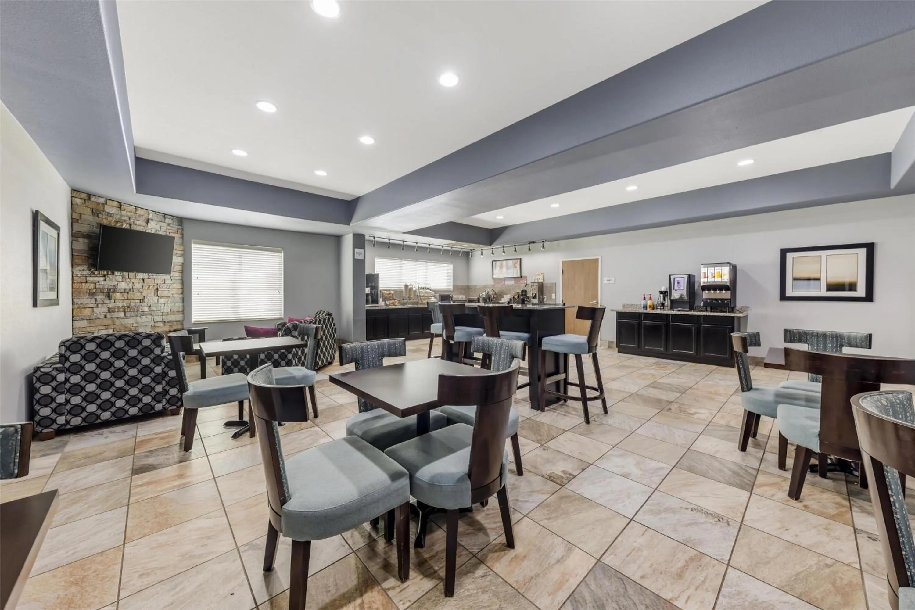 Breakfast in Best Western Plus Sand Bass Inn and Suites