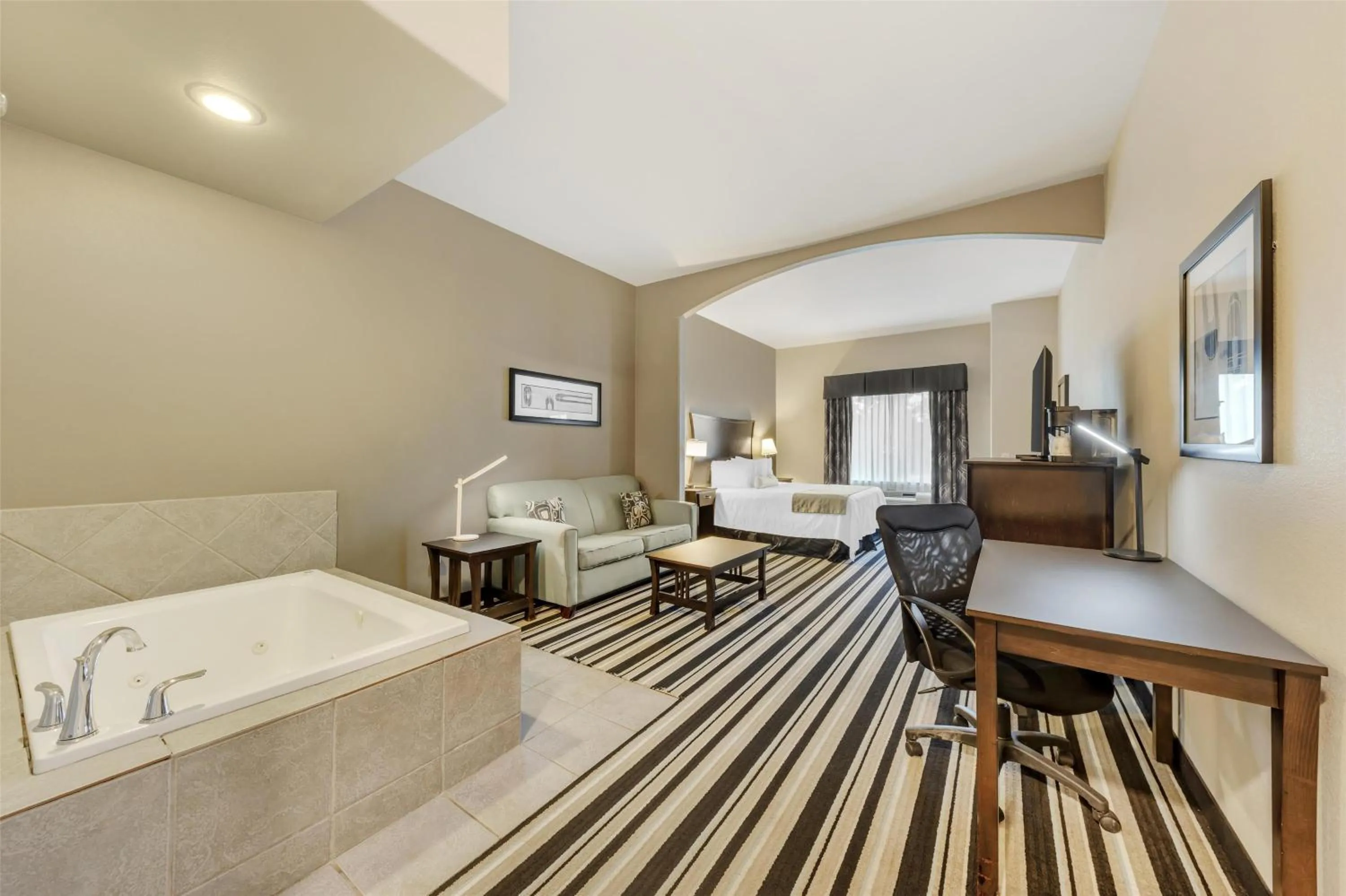 Bedroom, Bed in Best Western Plus Sand Bass Inn and Suites