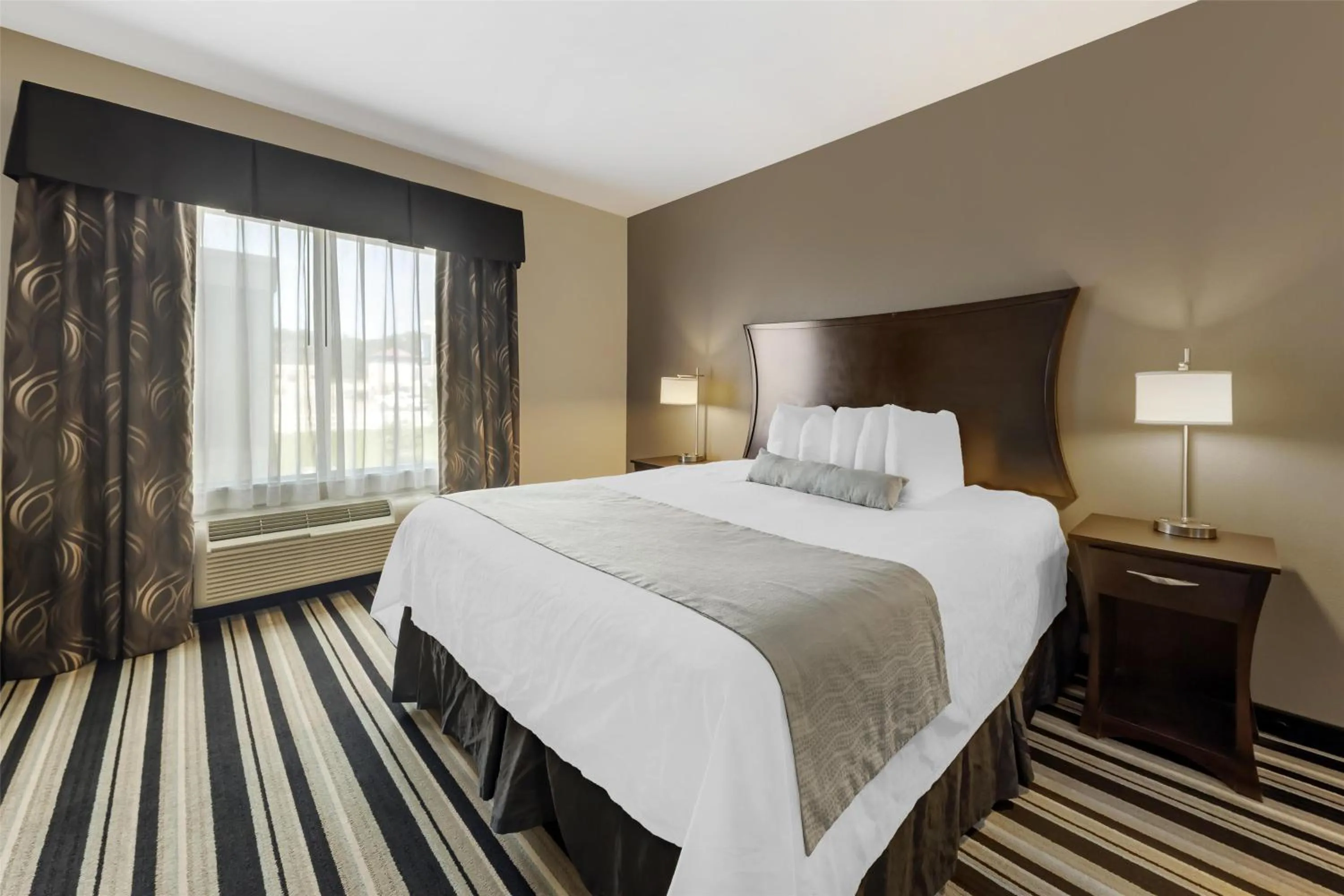 Bedroom, Bed in Best Western Plus Sand Bass Inn and Suites