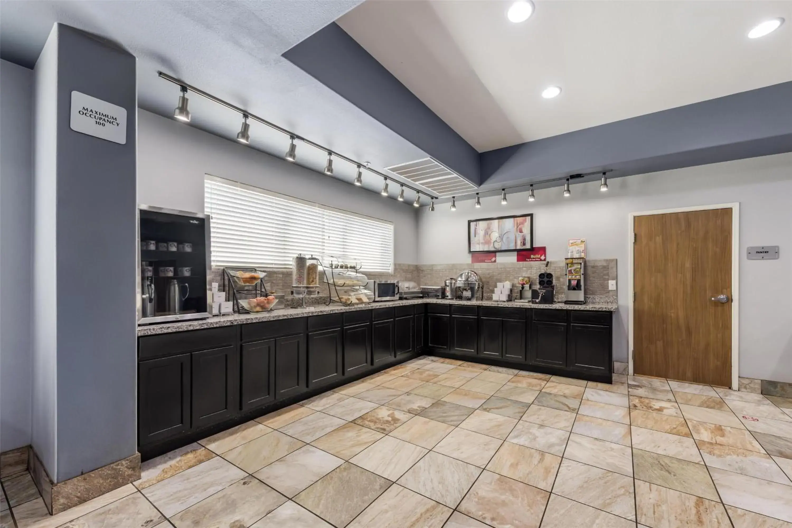 Breakfast in Best Western Plus Sand Bass Inn and Suites Breakfast in Best Western Plus Sand Bass Inn and Suites