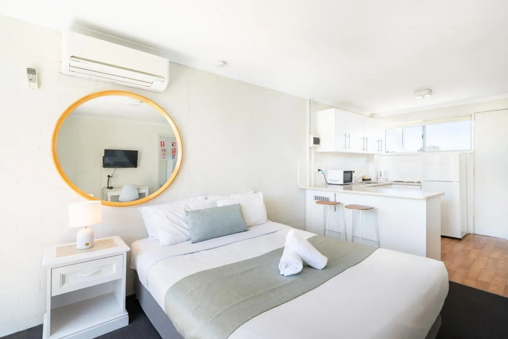 Bed in Bathurst Studio Apartments Bed in Bathurst Studio Apartments