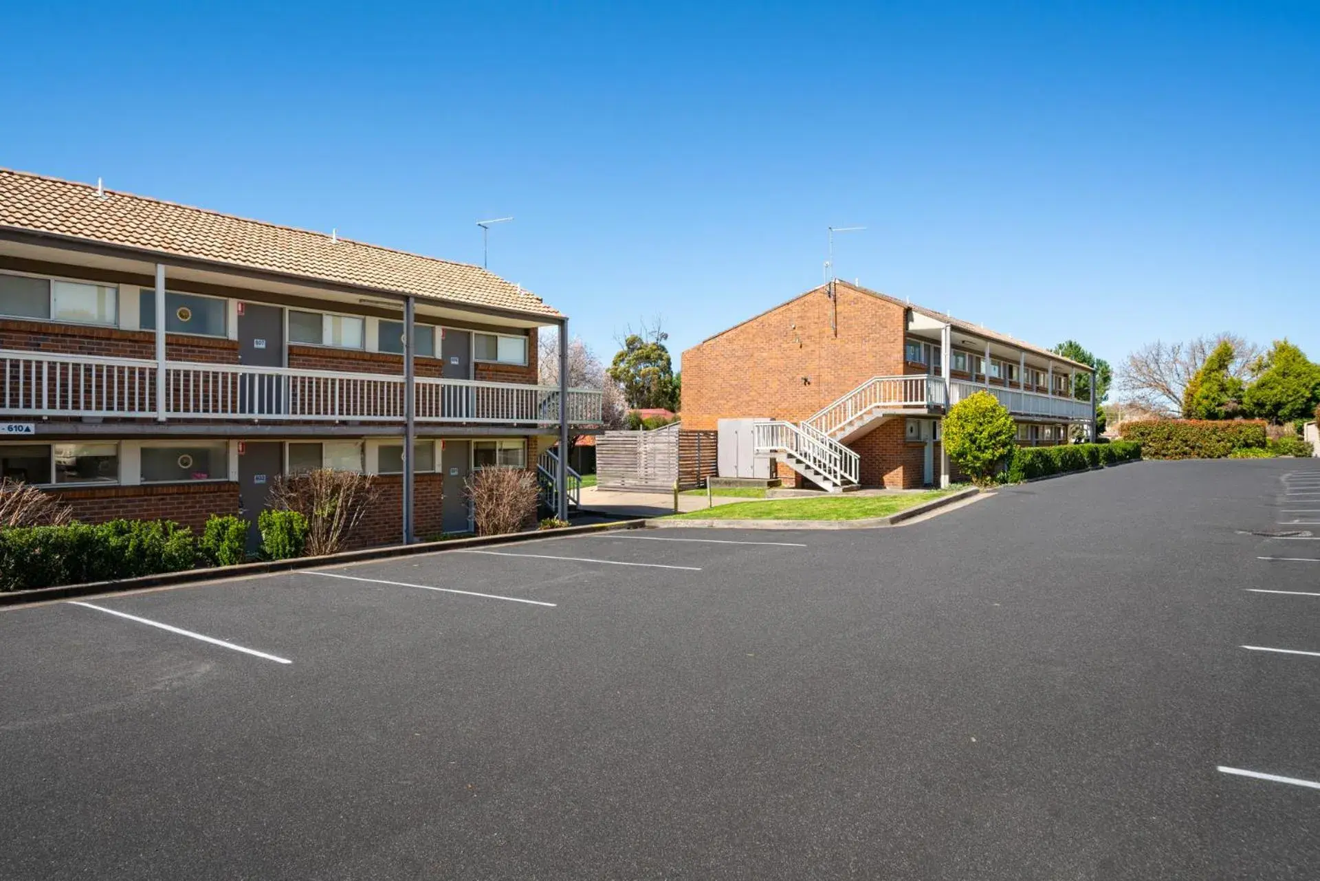 Property building in Bathurst Studio Apartments Property building in Bathurst Studio Apartments