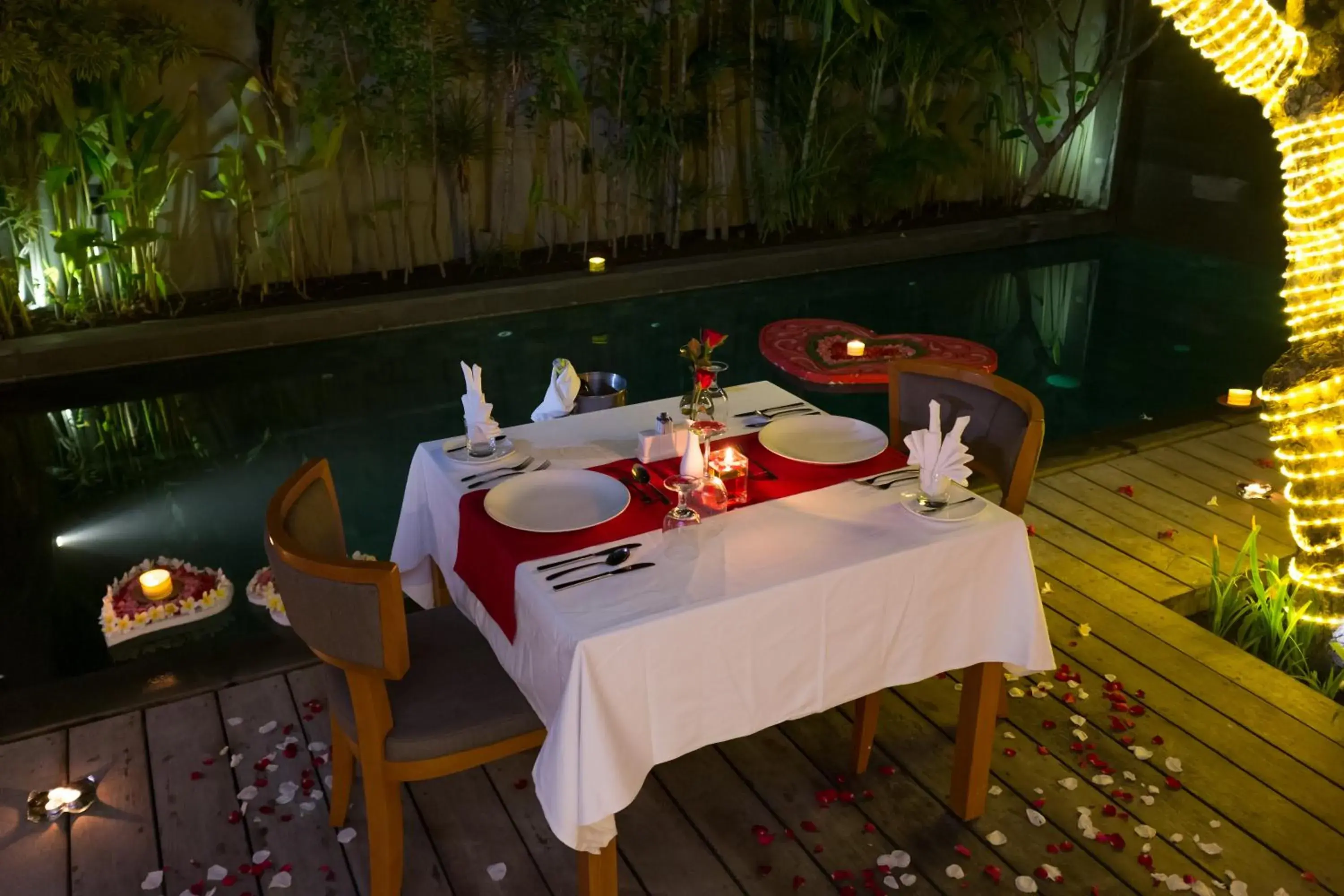 Food and drinks in KoenoKoeni Villa Food and drinks in KoenoKoeni Villa