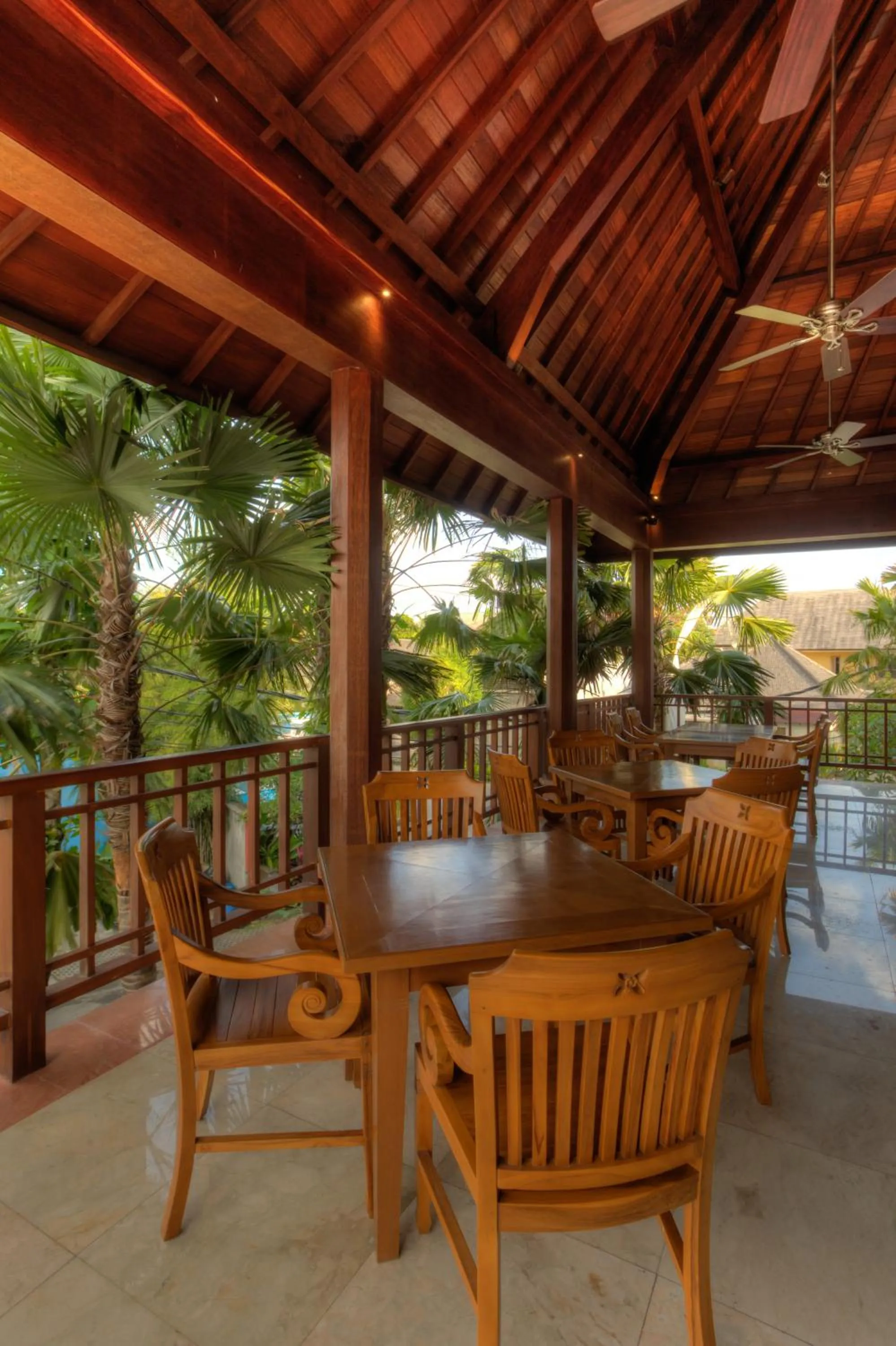 Restaurant/places to eat in KoenoKoeni Villa