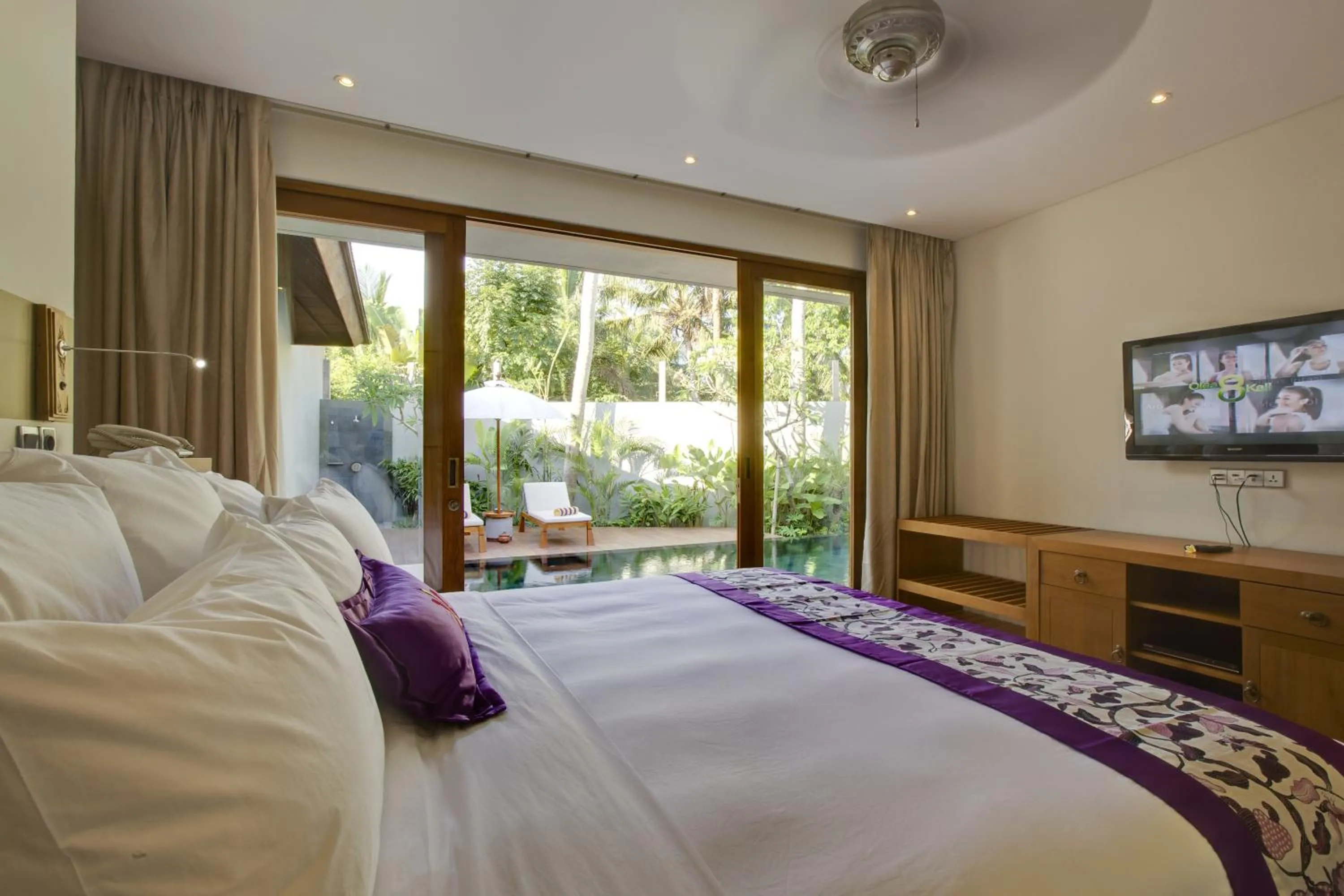 Bedroom, Bed in KoenoKoeni Villa
