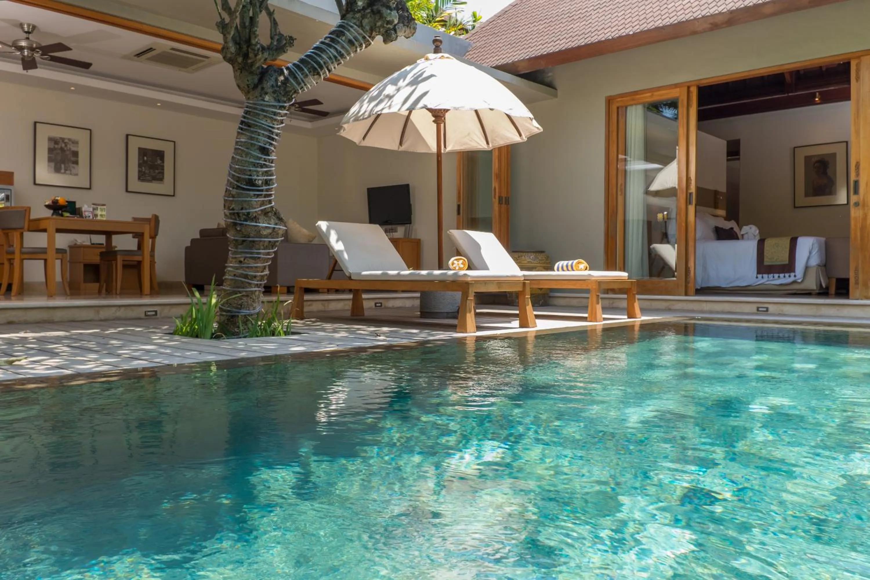 Swimming pool in KoenoKoeni Villa