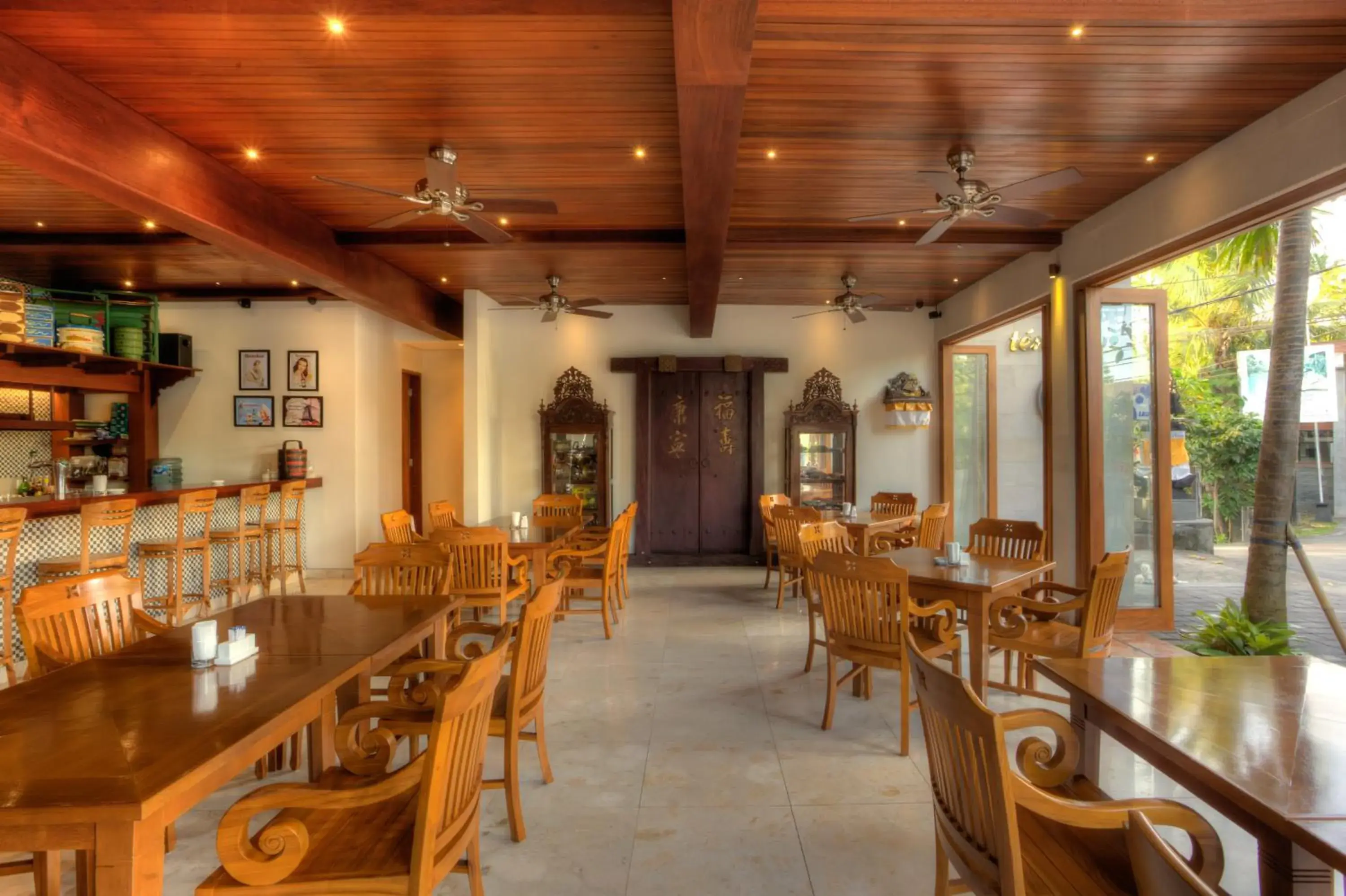 Restaurant/places to eat in KoenoKoeni Villa Restaurant/places to eat in KoenoKoeni Villa