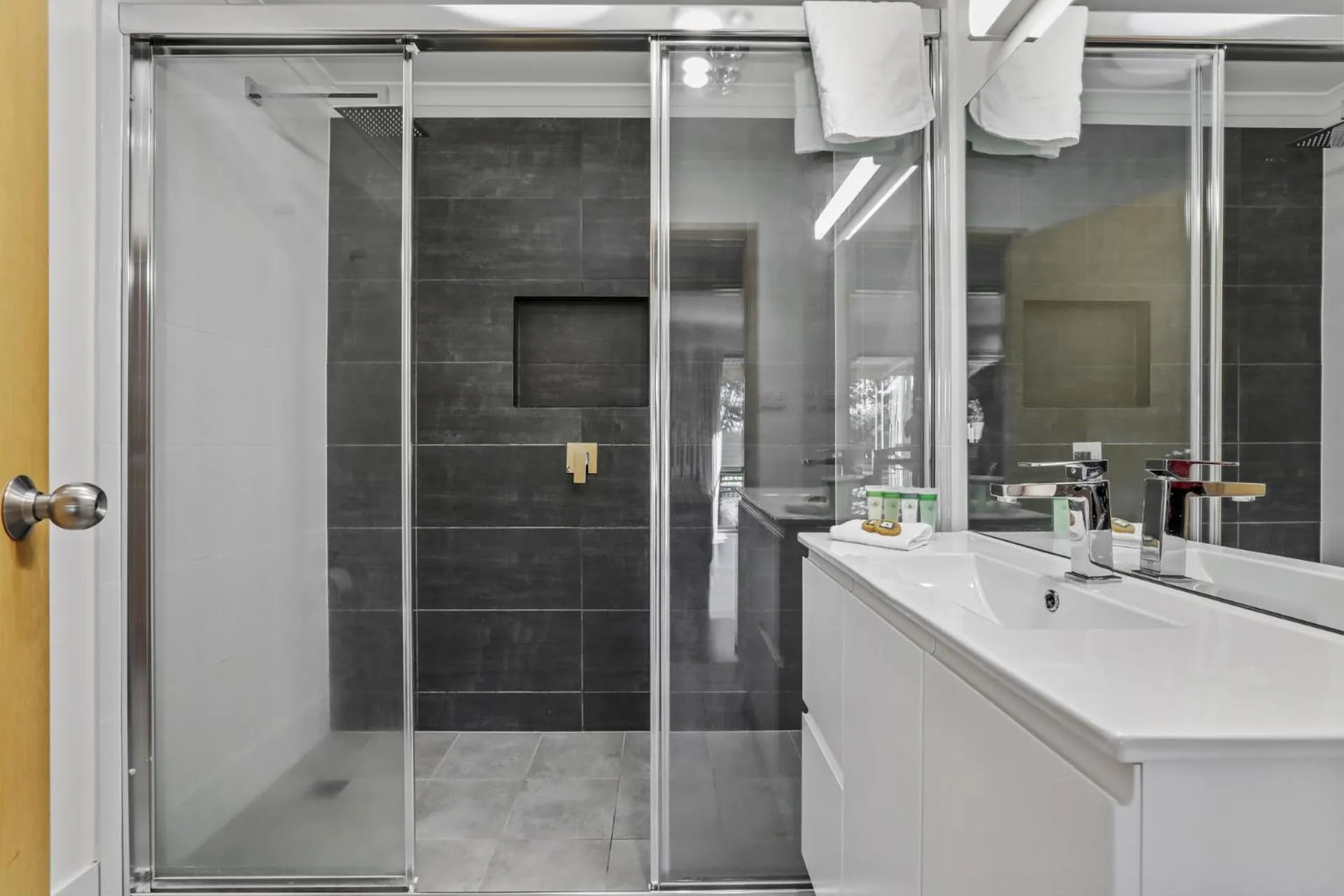 Property building in Werri Beach Holiday Park