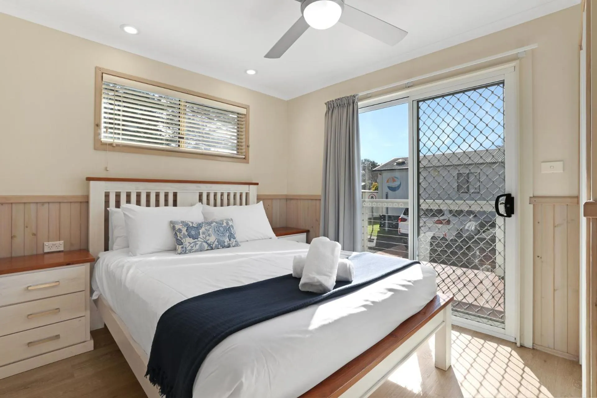 Property building, Bed in Werri Beach Holiday Park