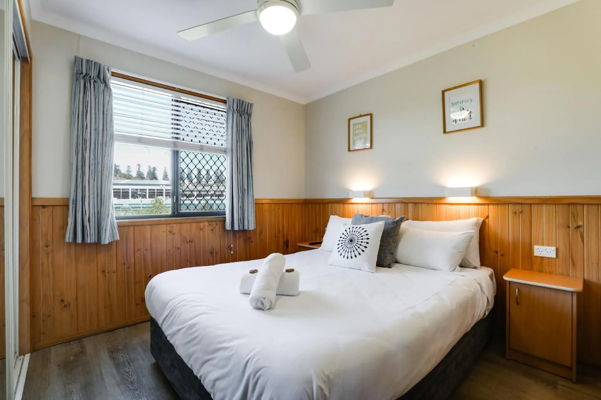 Property building, Bed in Werri Beach Holiday Park