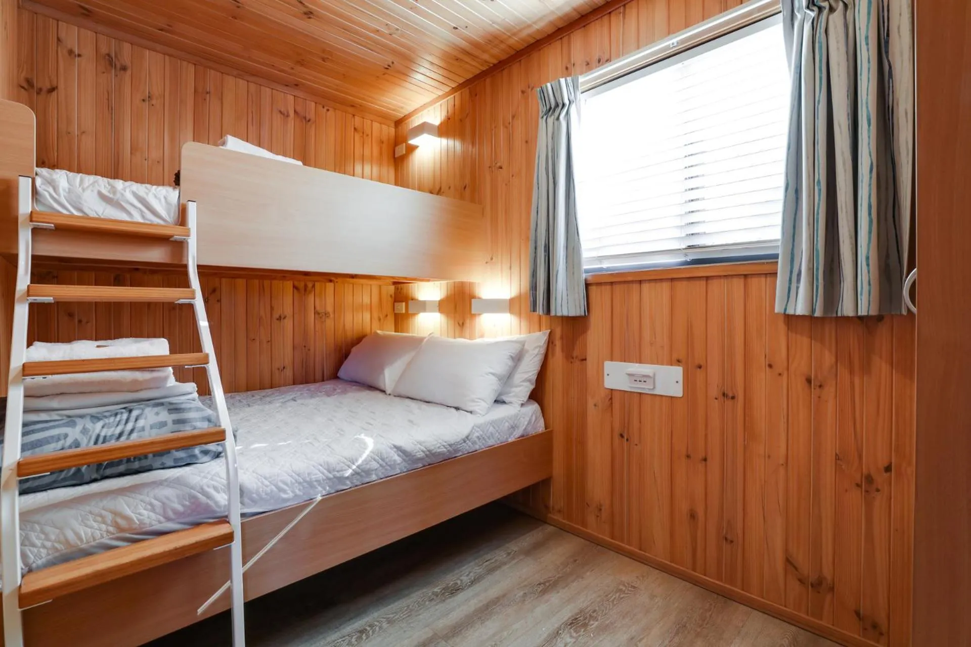 Property building, Bed in Werri Beach Holiday Park