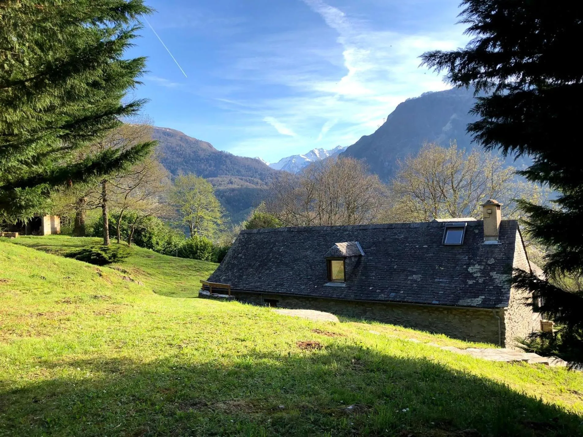 Facade/entrance in La Bergerie de Louvie