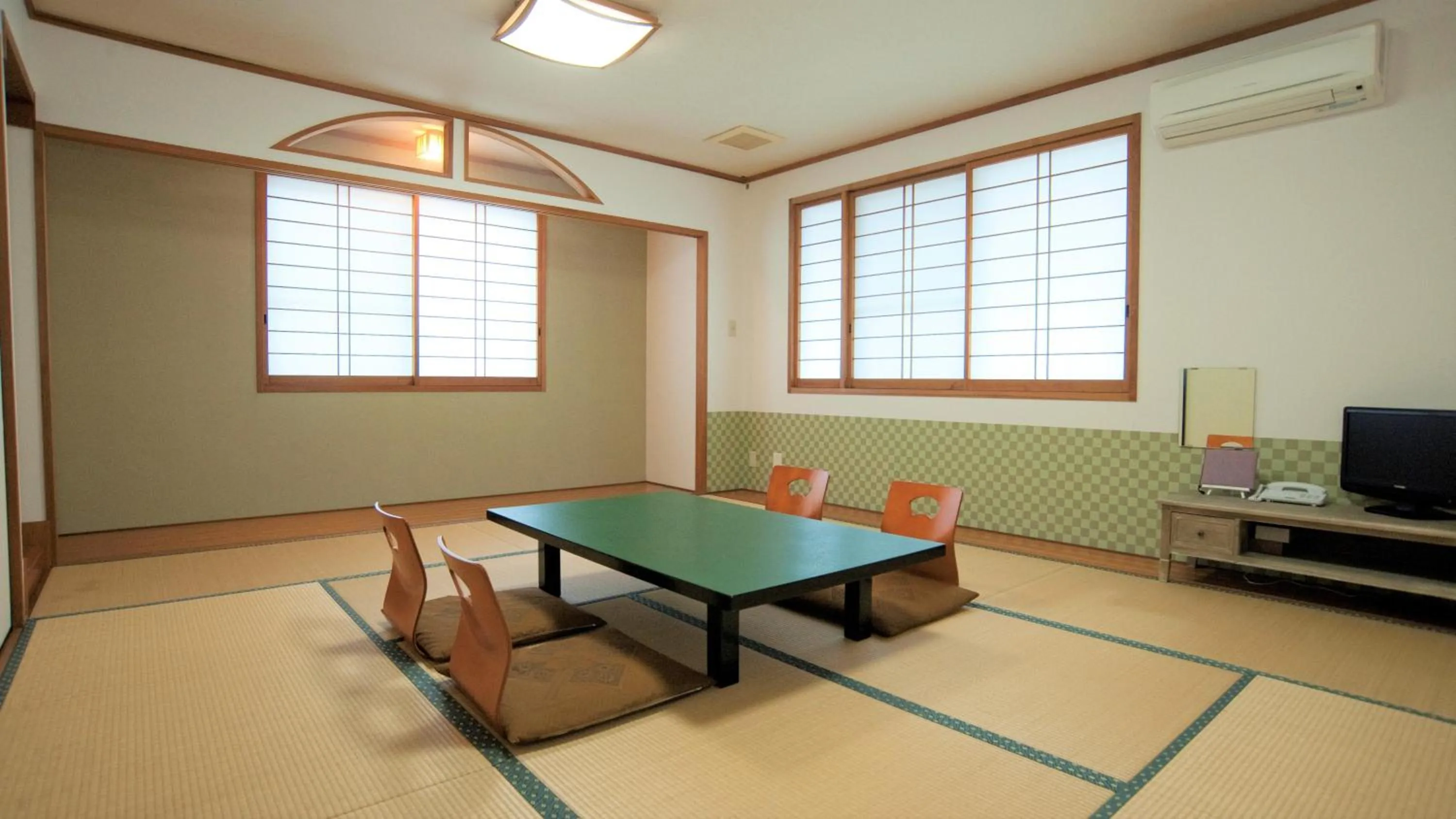 Photo of the whole room in Ryokan Urashima