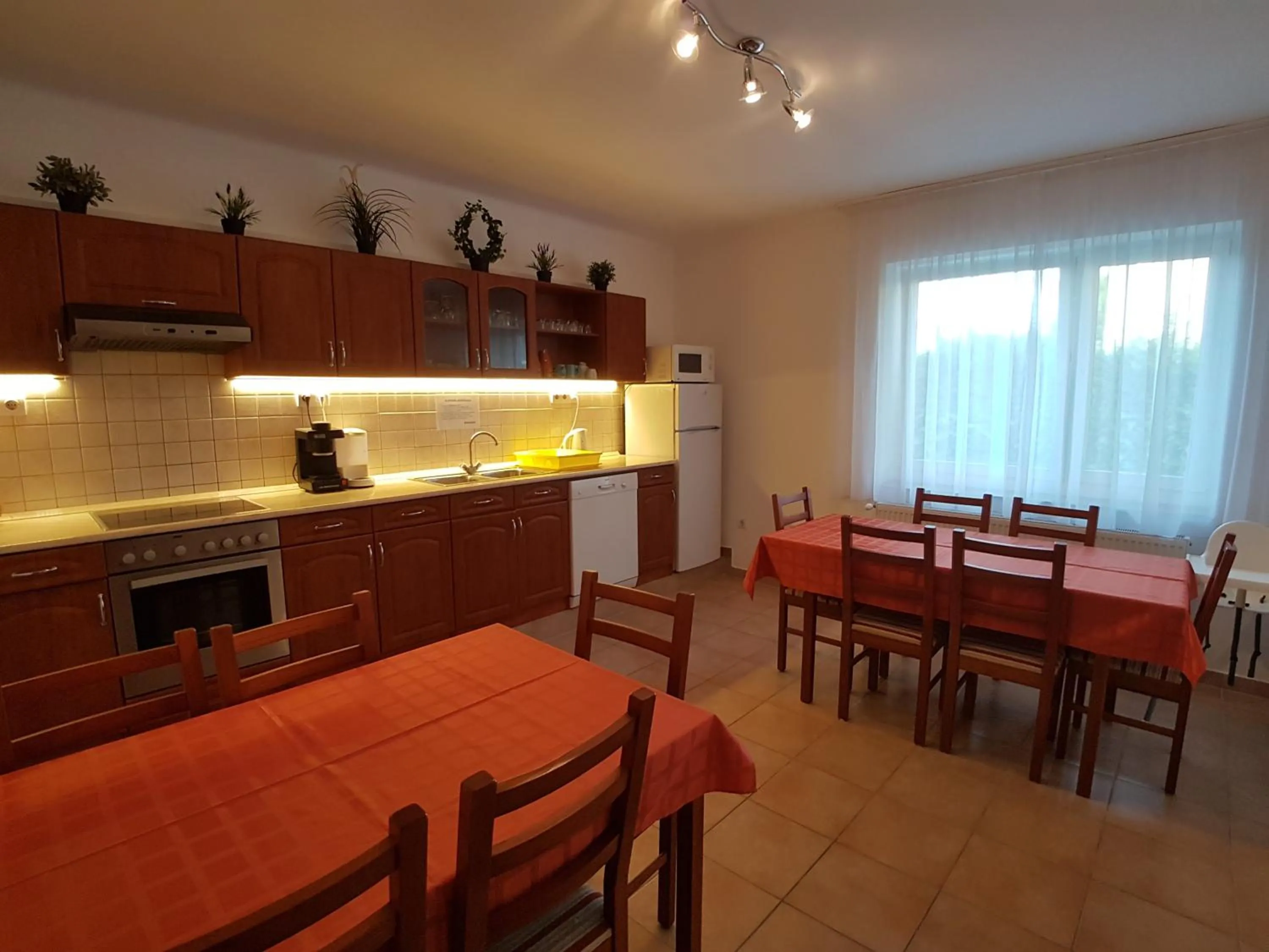 Communal kitchen in Babi Guesthouse - Babi Vendégház