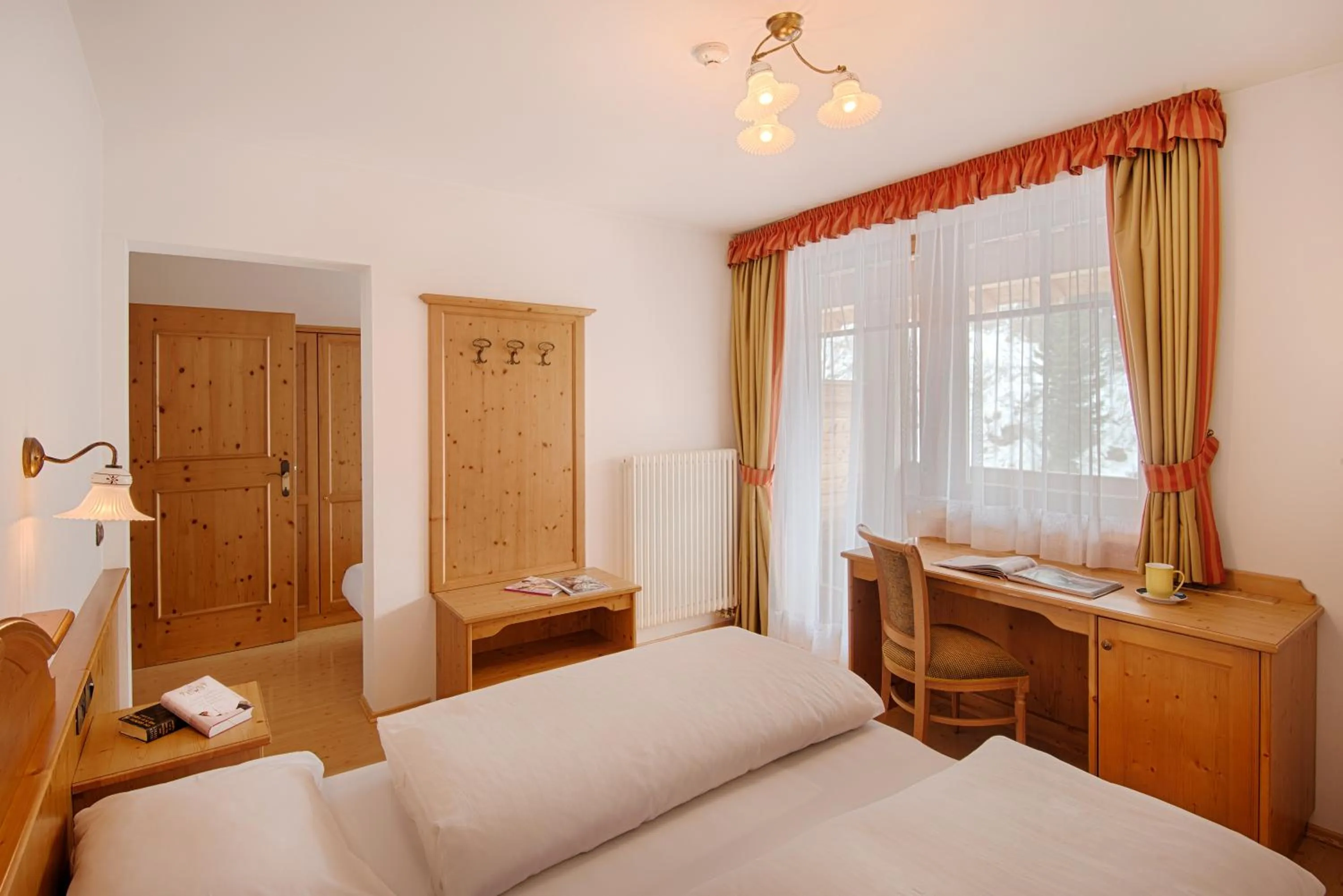 Photo of the whole room, Bed in Hotel Garni Elisir