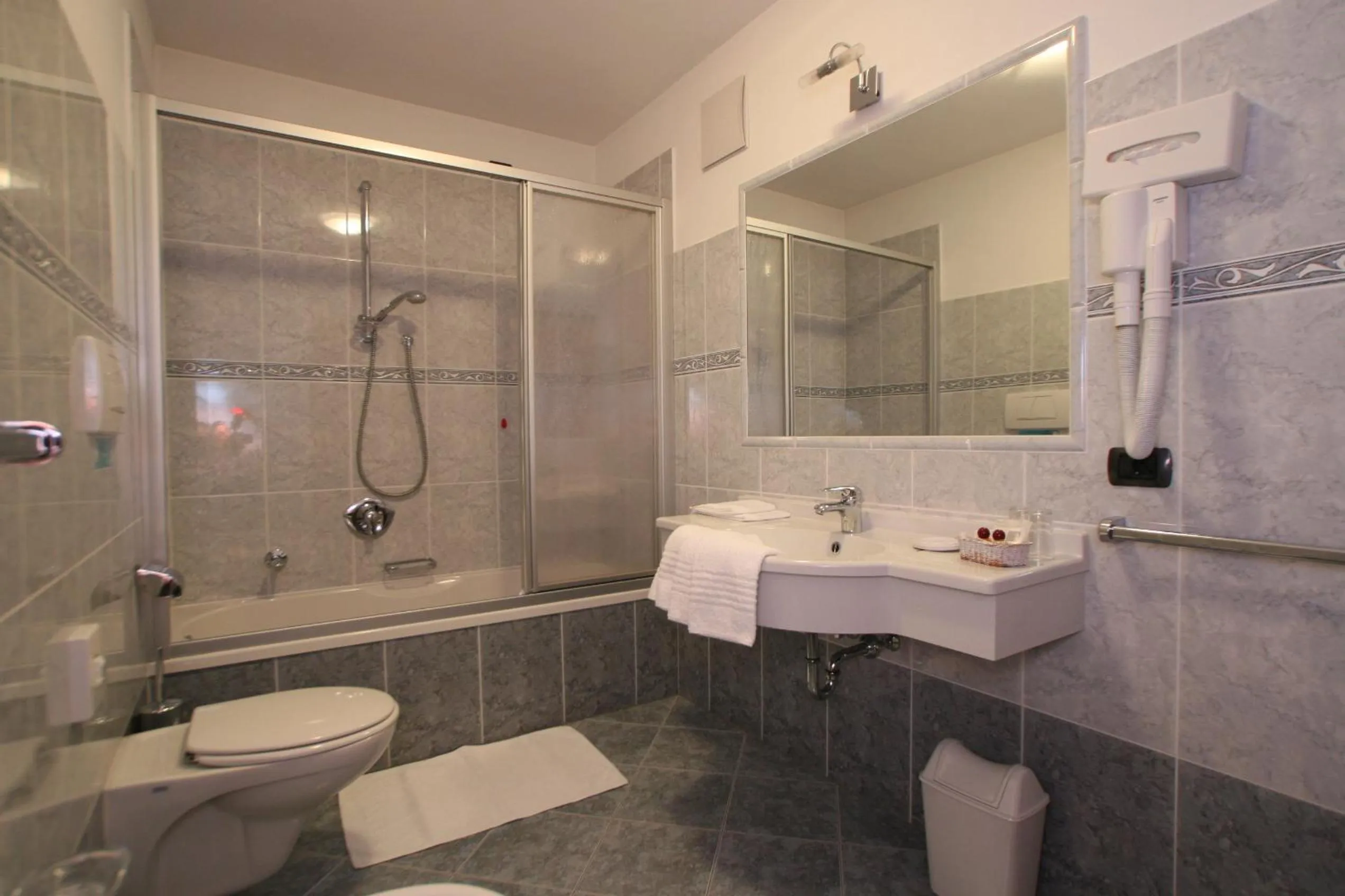 Bathroom in Hotel Garni Elisir