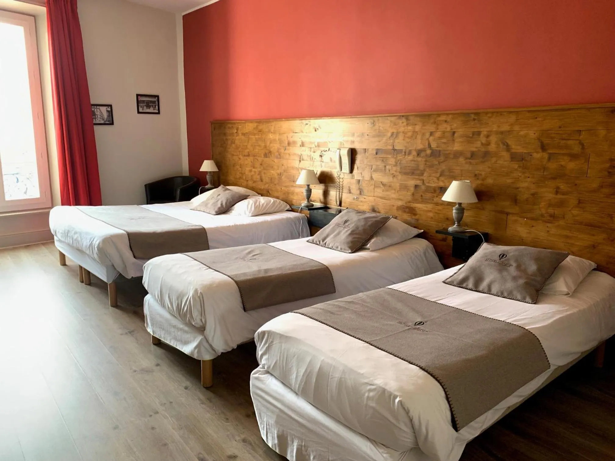 Bed in Hôtel du Midi