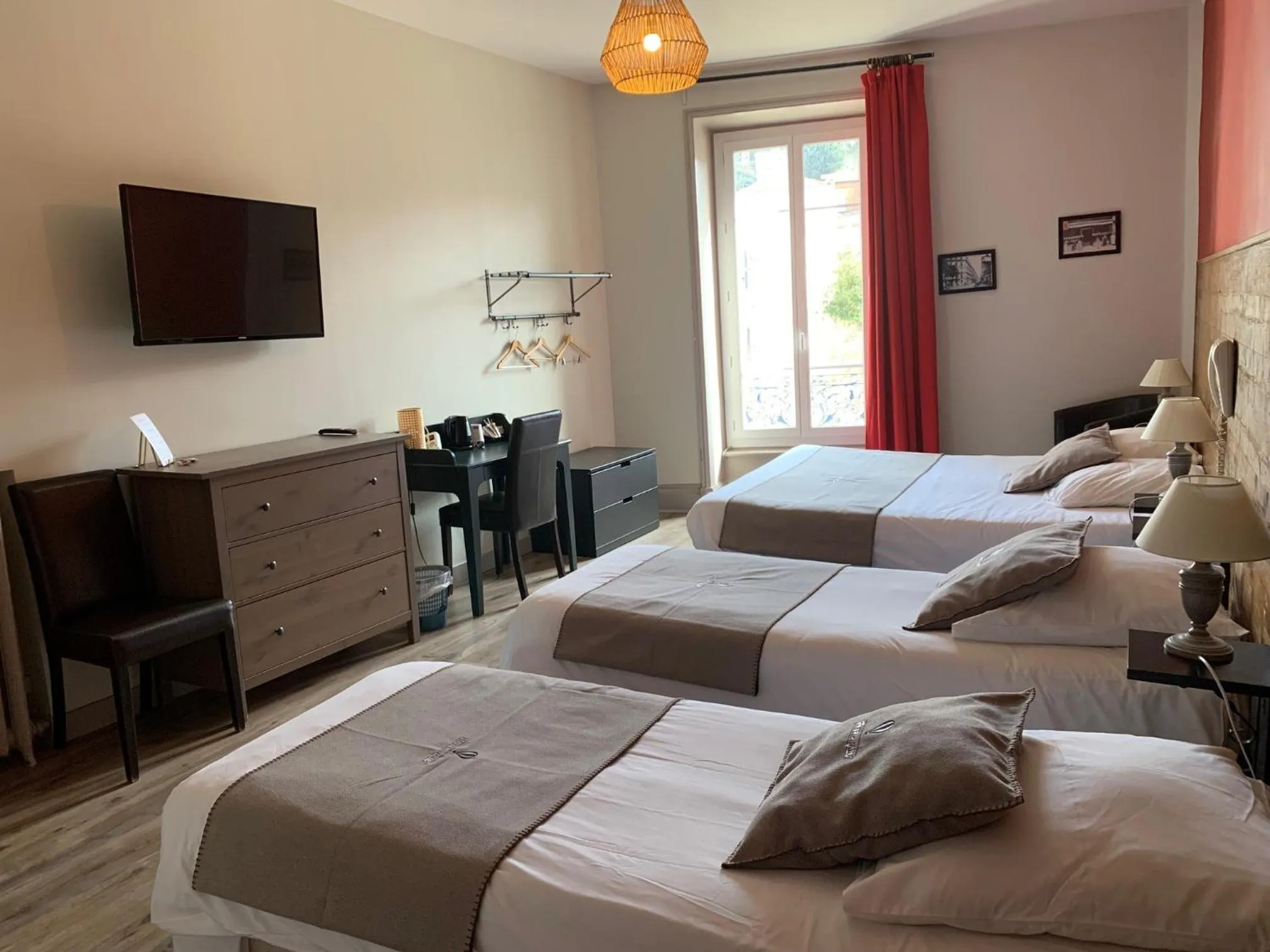 Bed in Hôtel du Midi