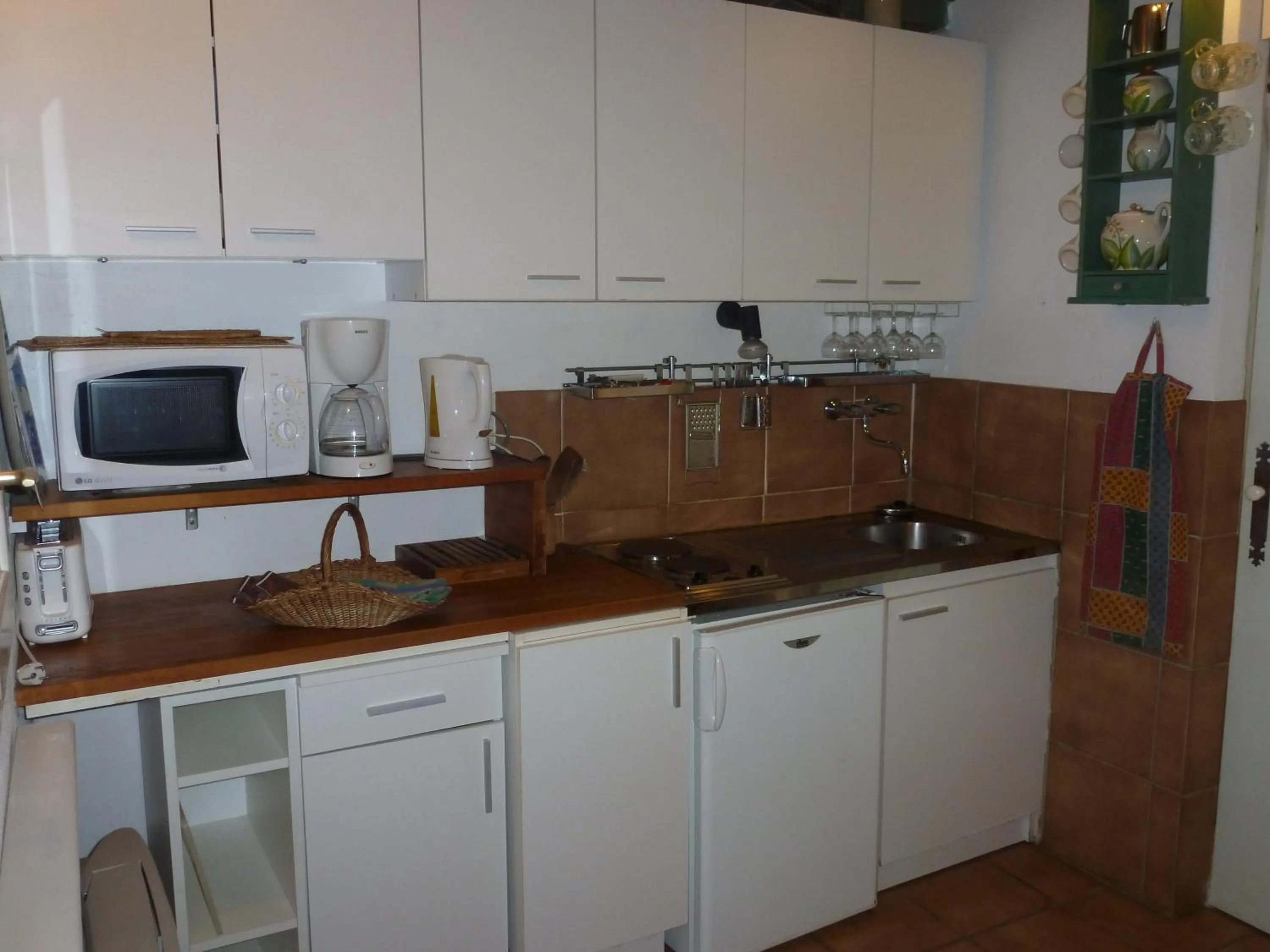 Kitchen or kitchenette in Domaine du Planas AILHON ARDECHE