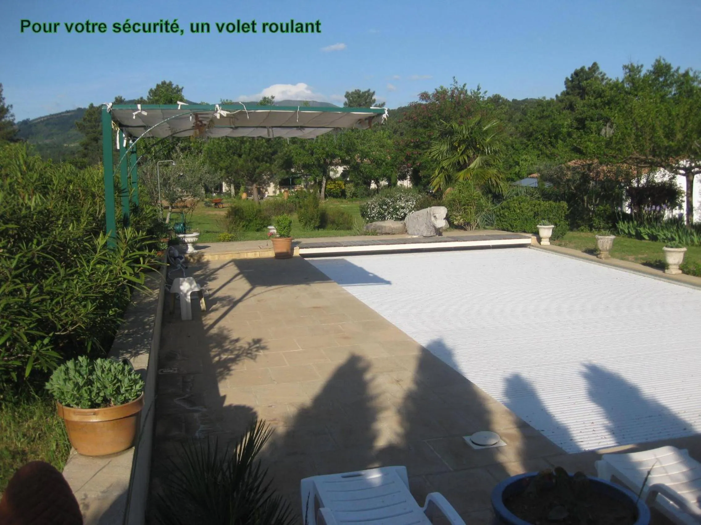 Swimming pool in Domaine du Planas AILHON ARDECHE