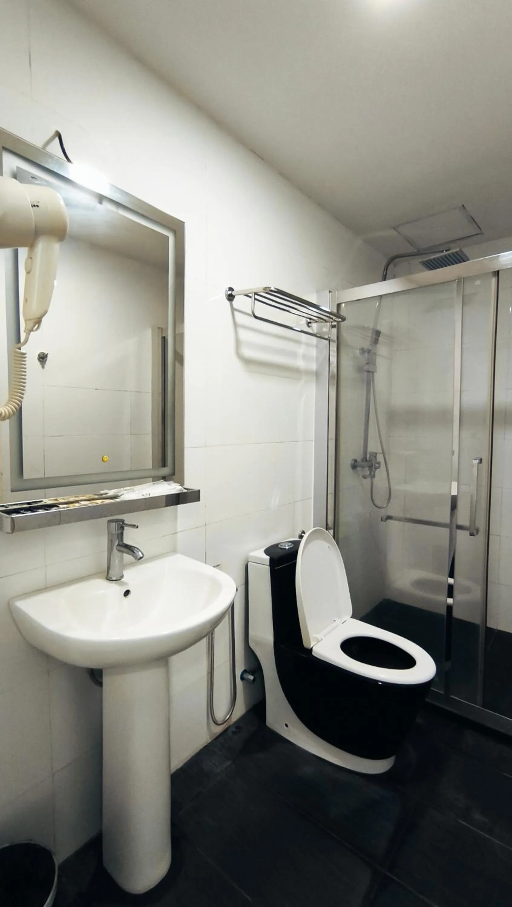 Bathroom in Natol Hotel