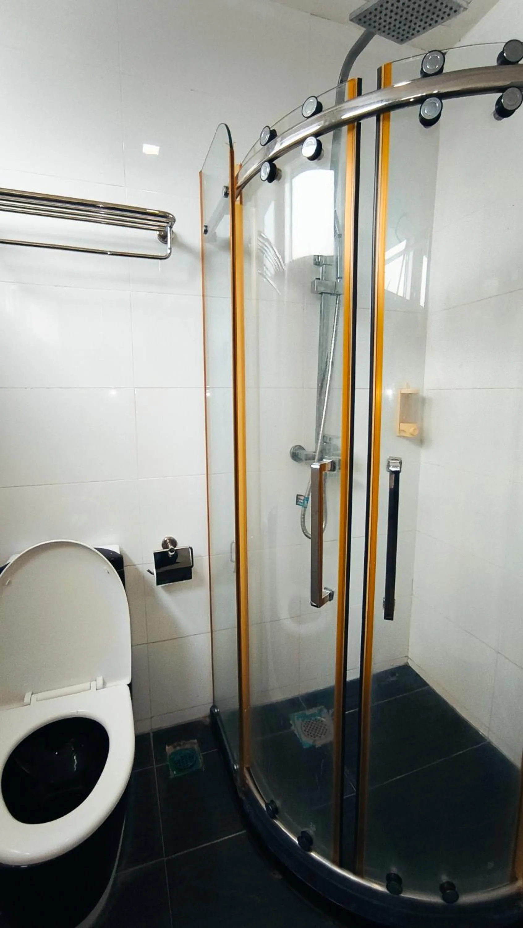 Bathroom in Natol Hotel