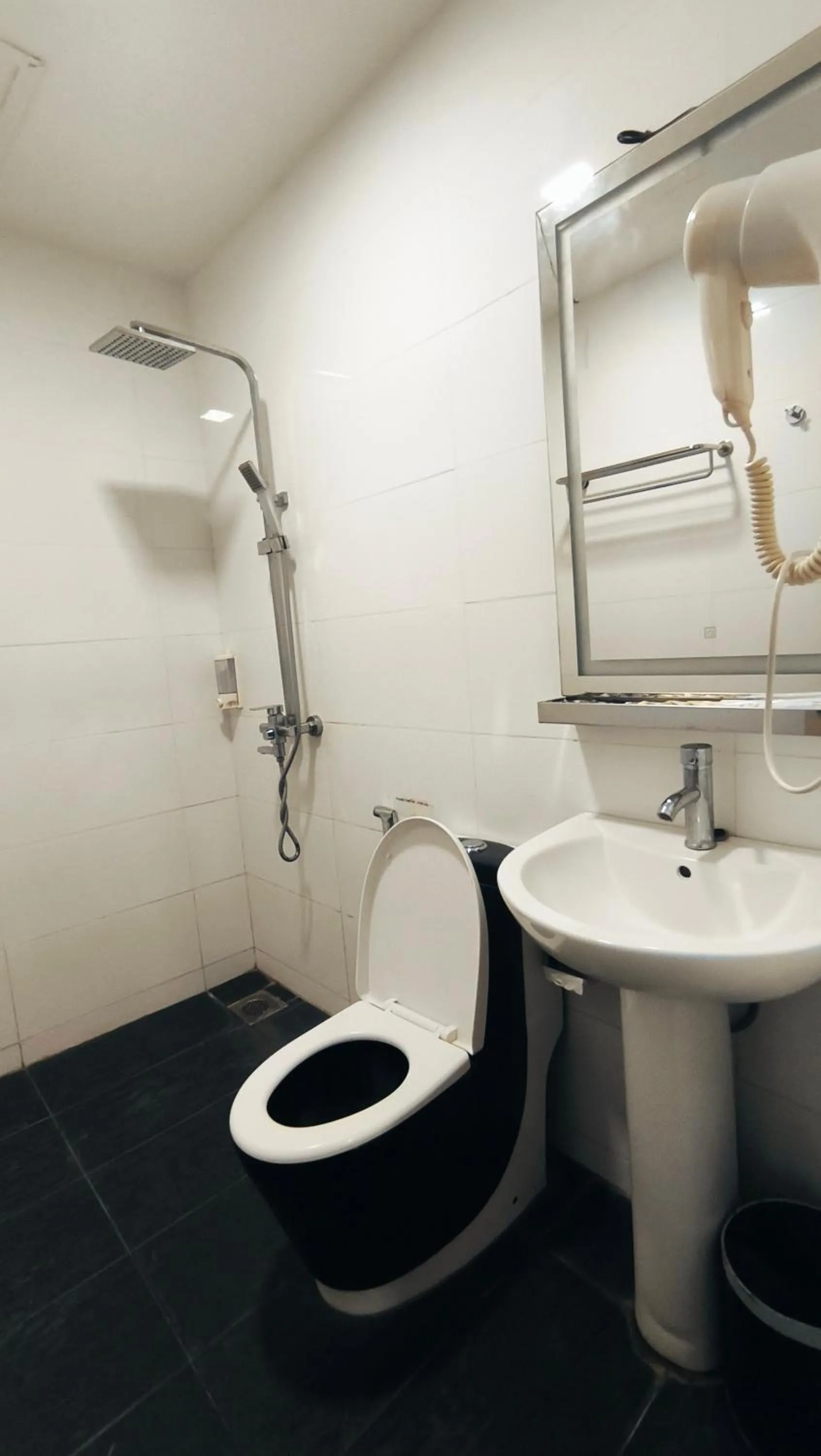 Bathroom in Natol Hotel