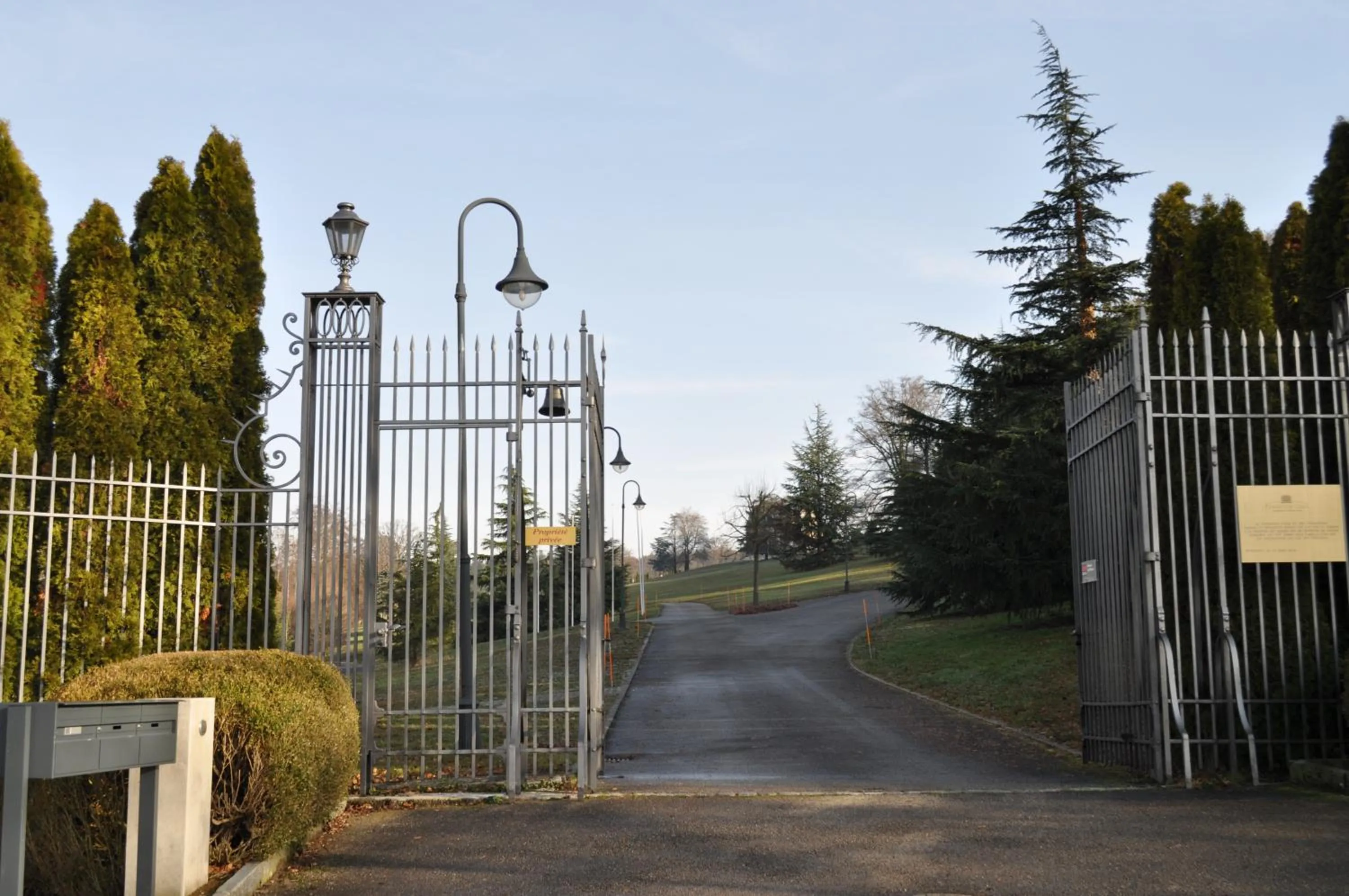 Facade/entrance in Domaine de Mont-Renaud