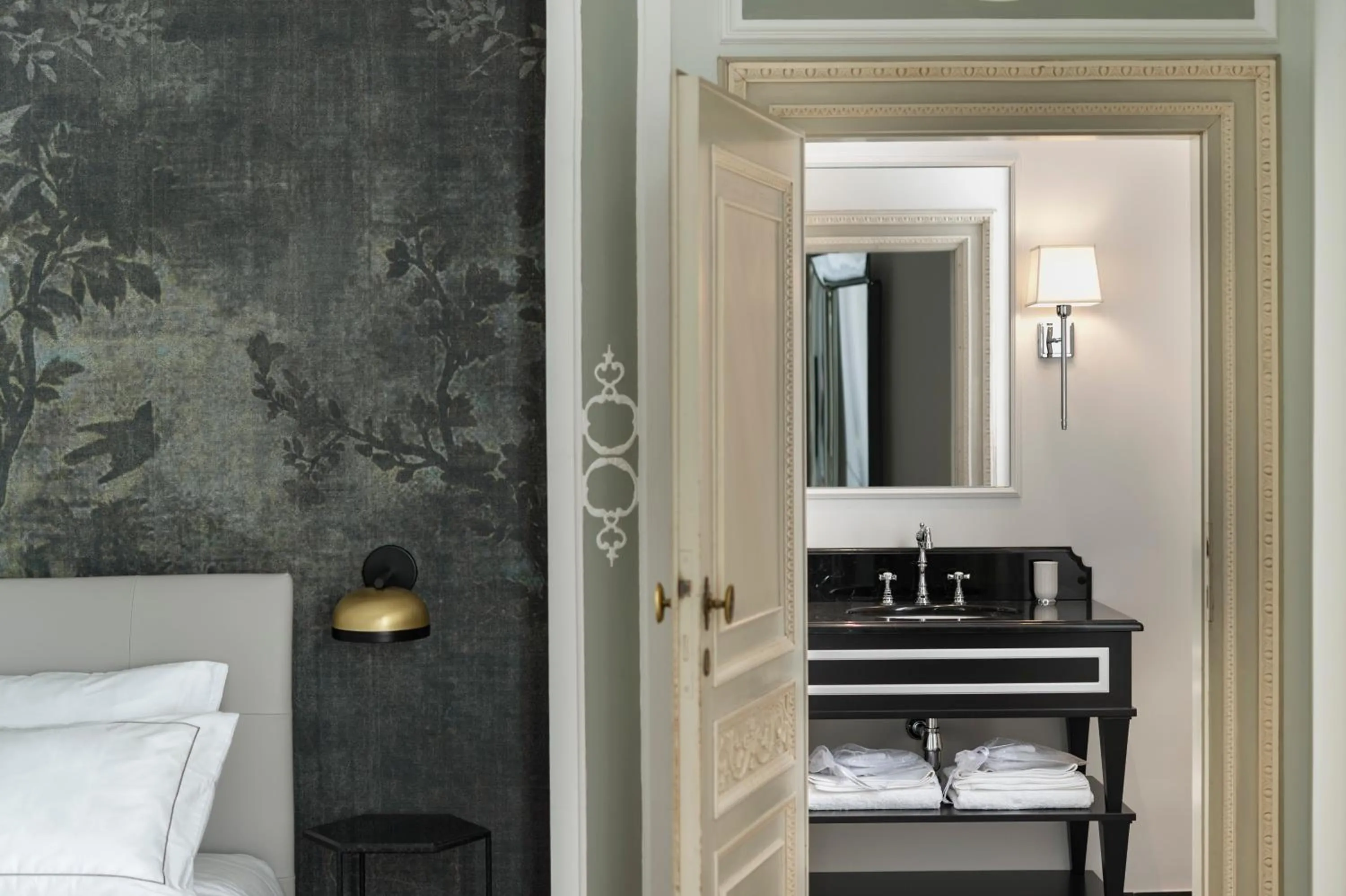 Bathroom, Bed in Butterfly Verona