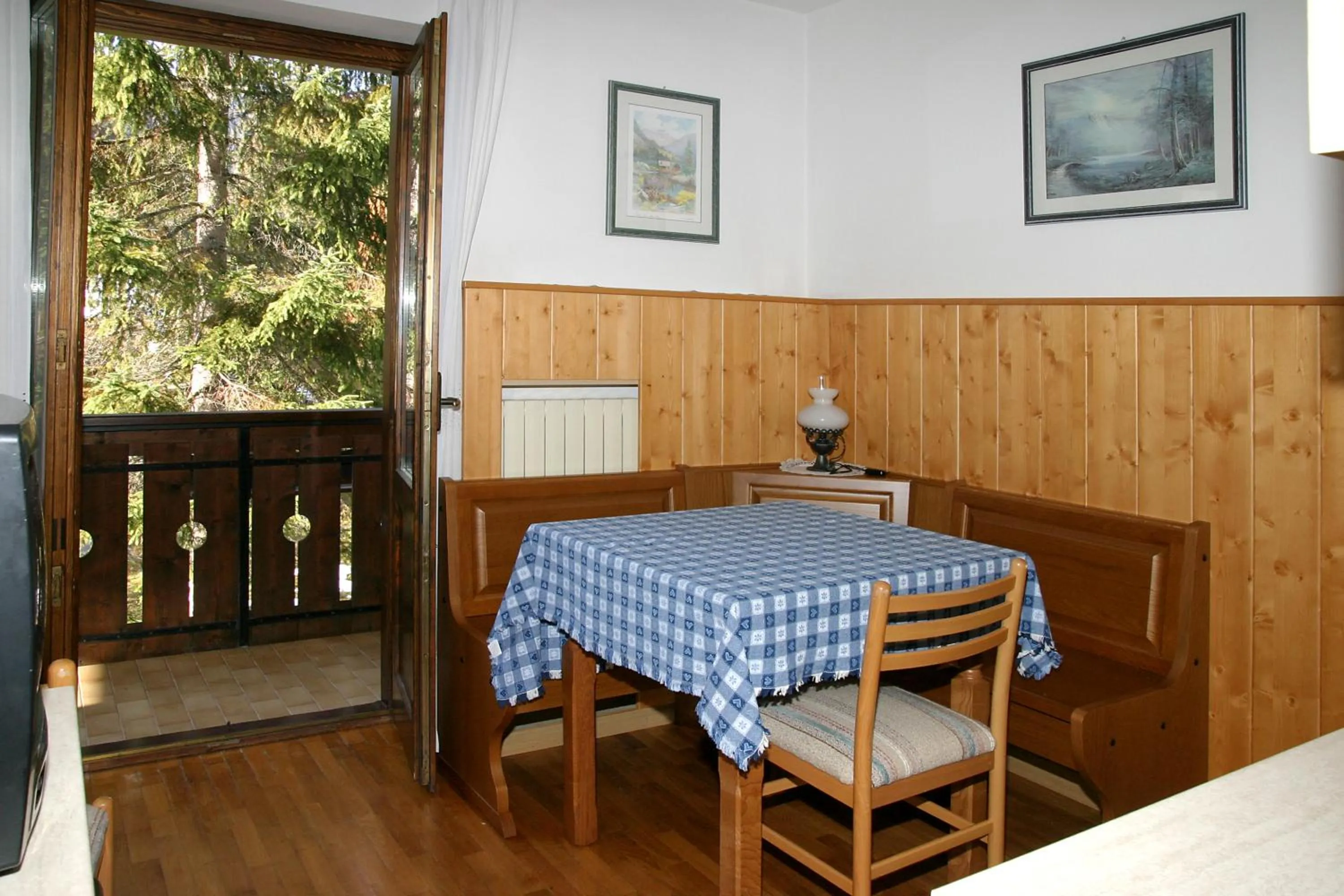 Dining area in Appartamenti Nigritella