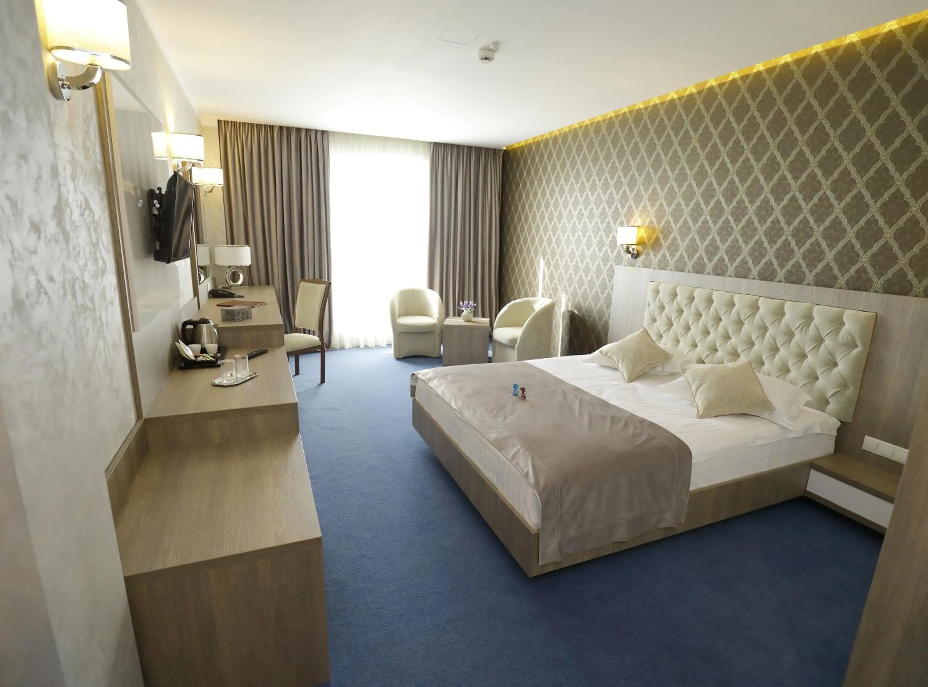 Photo of the whole room, Bed in MELISS EVENTS