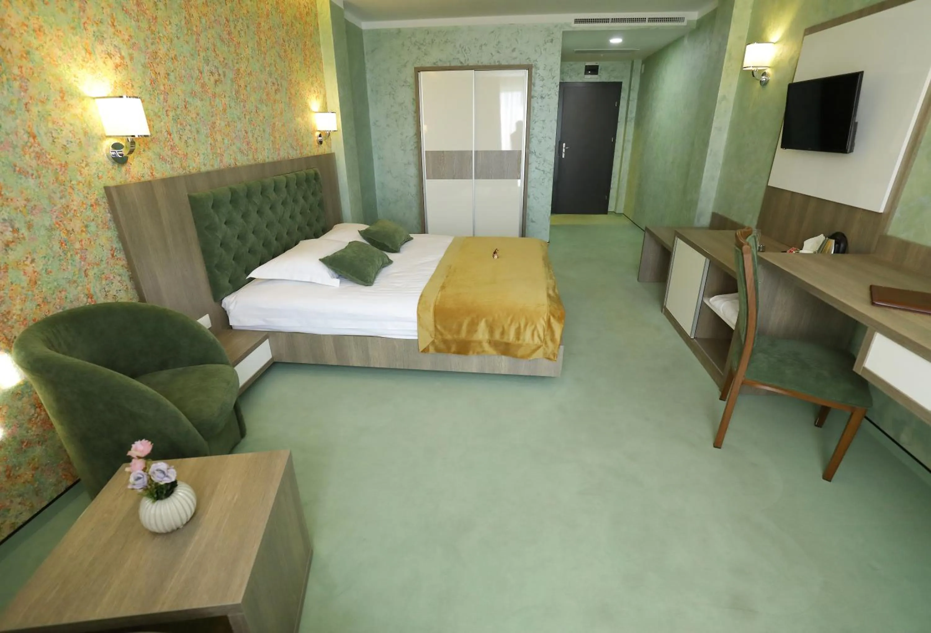 Photo of the whole room, Bed in MELISS EVENTS