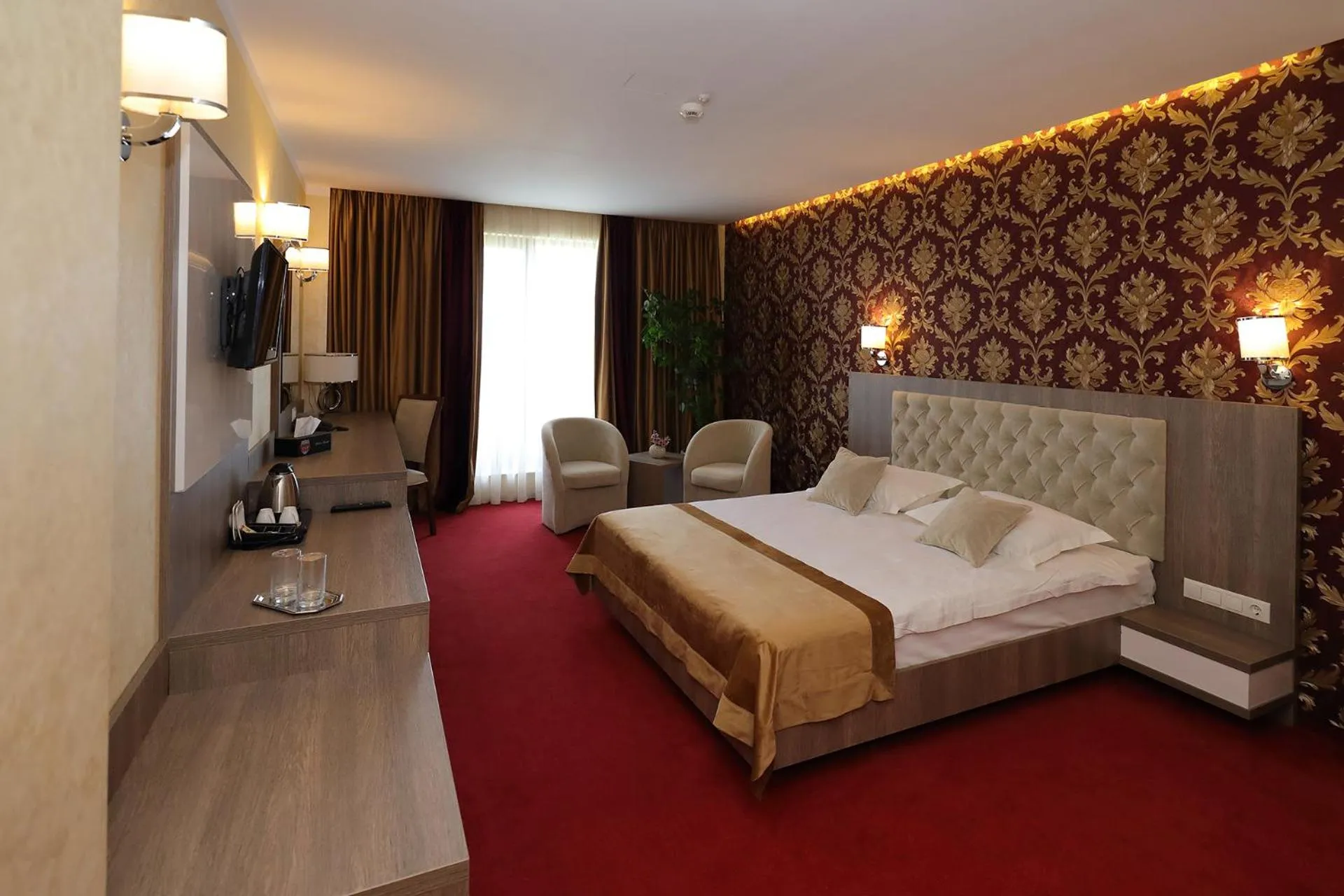 Photo of the whole room, Bed in MELISS EVENTS