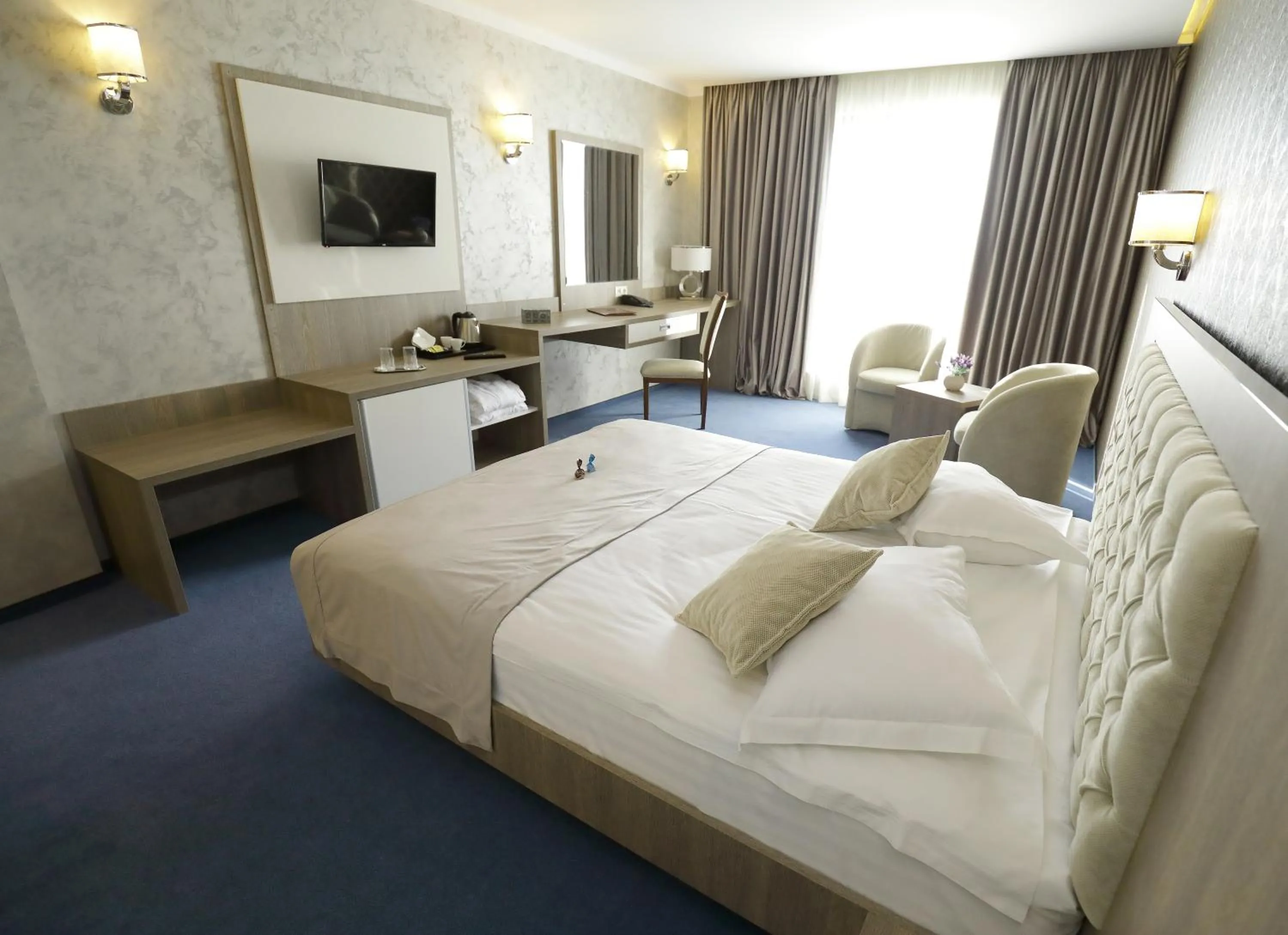 Photo of the whole room, Bed in MELISS EVENTS