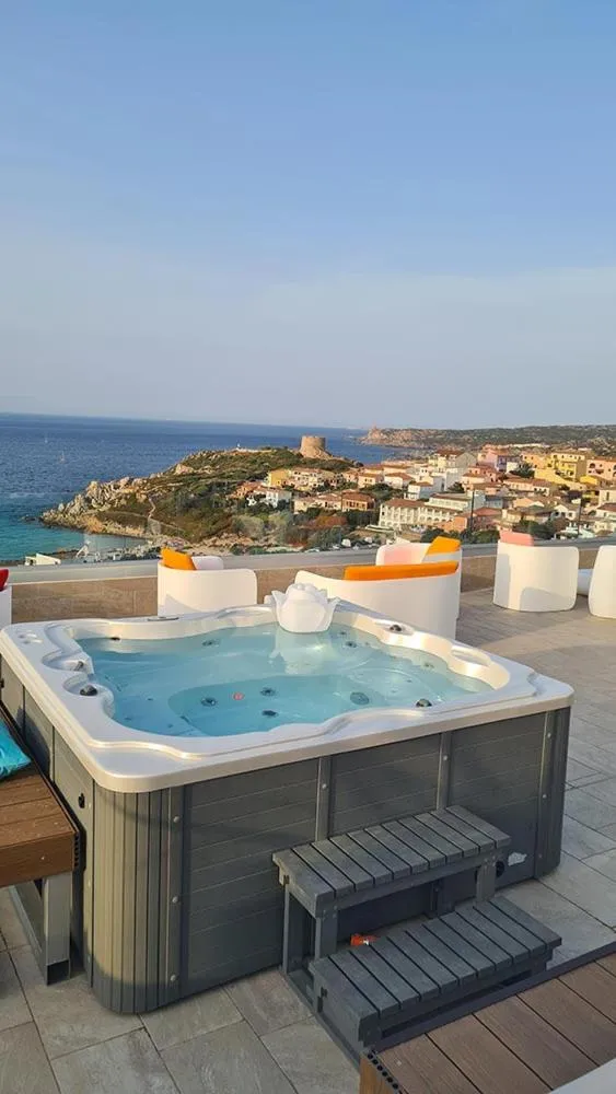 Hot Tub in La Contessa Pool & Sea View